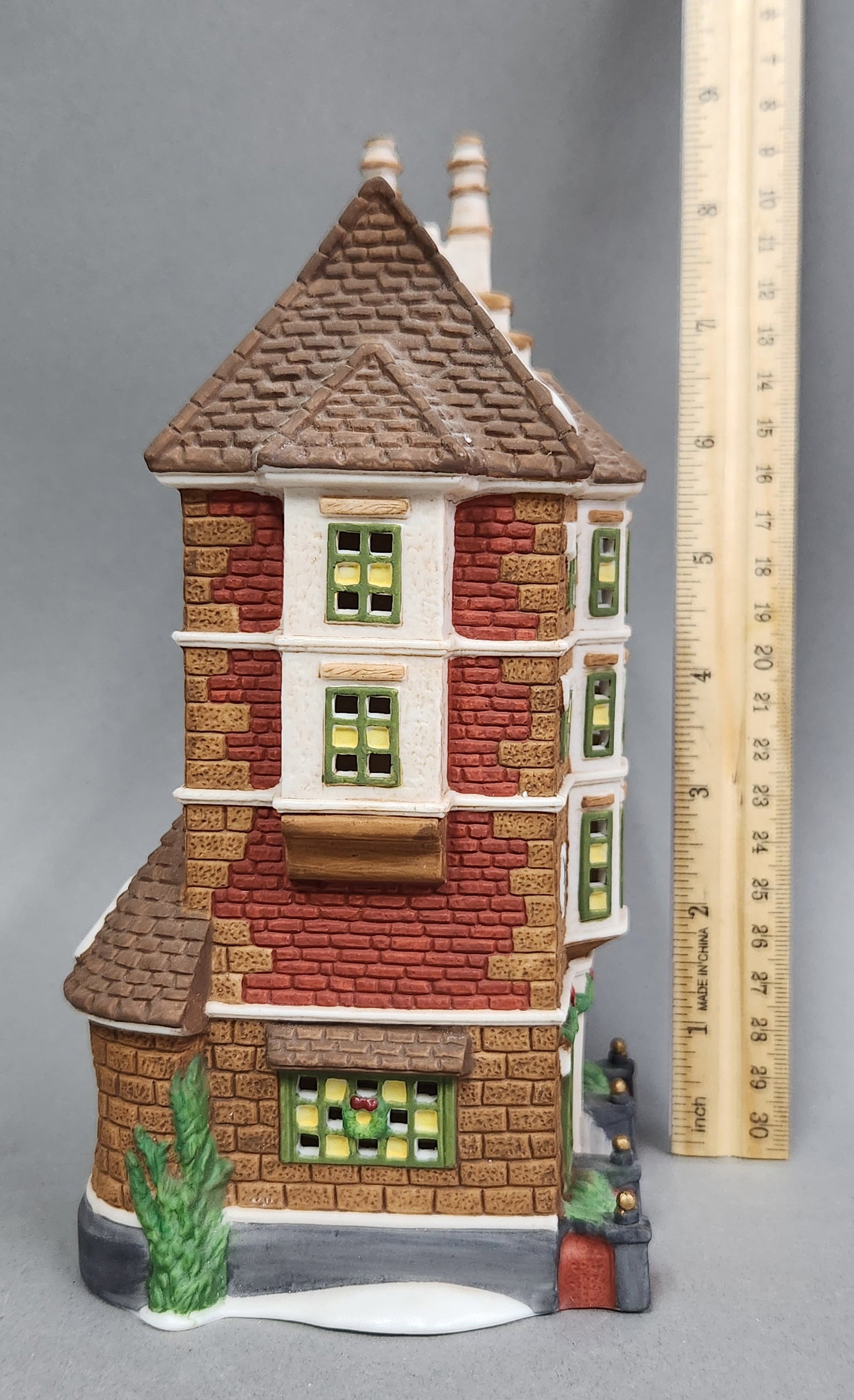 Dept 56 Nephew Fred's Flat - 6