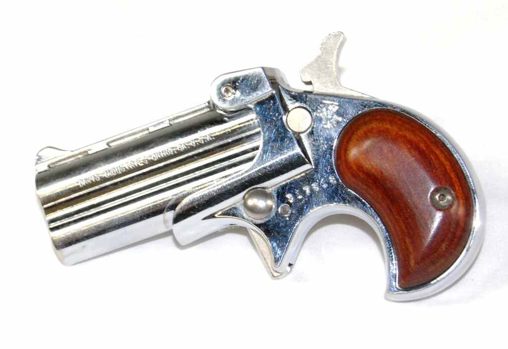 Davis Industries Pocket Darringer Model D-32 in .3: This is a nice Ladies or Gentleman’s Pocket Derringer by Davis Industries Model D-32 in .32 Caliber double shot pocket pistol. This is a great pocket or purse gun for any occasion, and has been fire