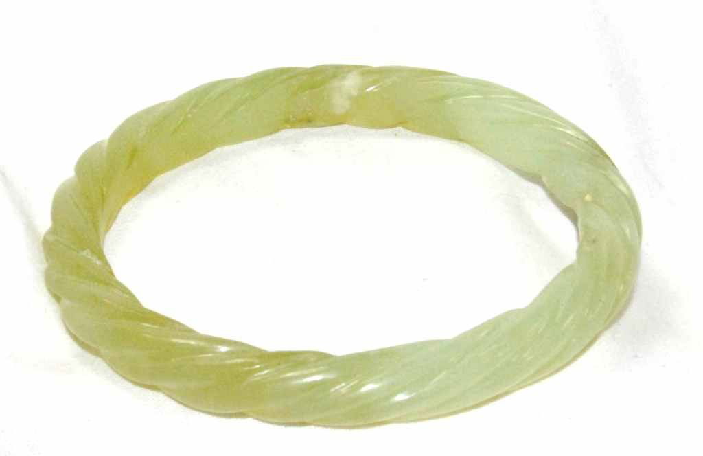 RARE Vintage Mutton Fat Jade Bangle Bracelet: This beautiful light green mutton fat jade bangle bracelet has a weight of 27.4 grams and an outer diameter width of 3 1/8 inches.