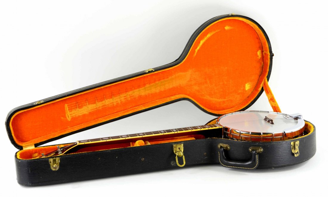 Gibson 4 String Mastertone Banjo #330005, 1965-1967: This is a Wonderful Vintage 1965-1967 Gibson 4 String Mastertone Banjo #330005 with Original Vintage Lifton Case. We estimate this banjo to be manufactured 1965-1967 based on the serial # and accordin