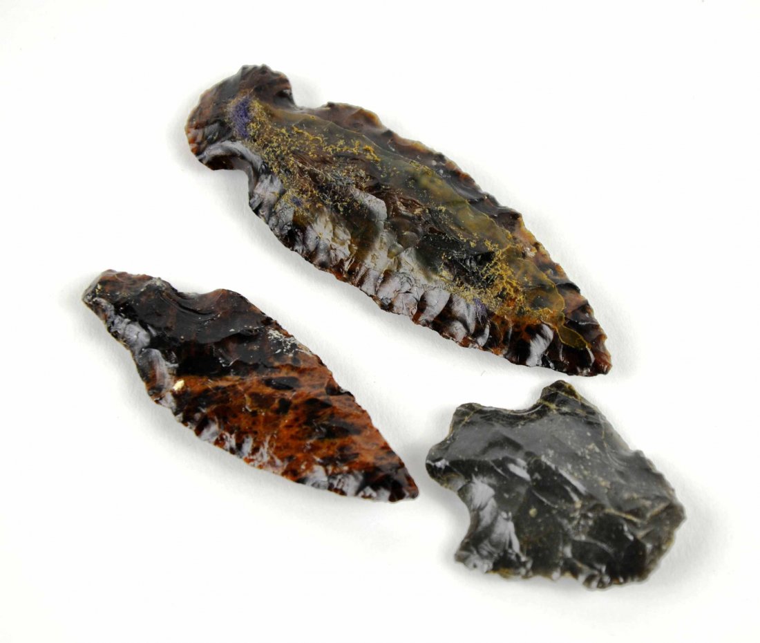 Lot of 3 Obsidian/Black Obsidian Arrowheads/Spear Point: This is a lot of 3 Red Obsidian/Black Obsidian Arrowheads/Spear Point. The largest one measures approximately 3” long, and the shortest blunt scraper measures approximately 1.25” long. All 3 piece