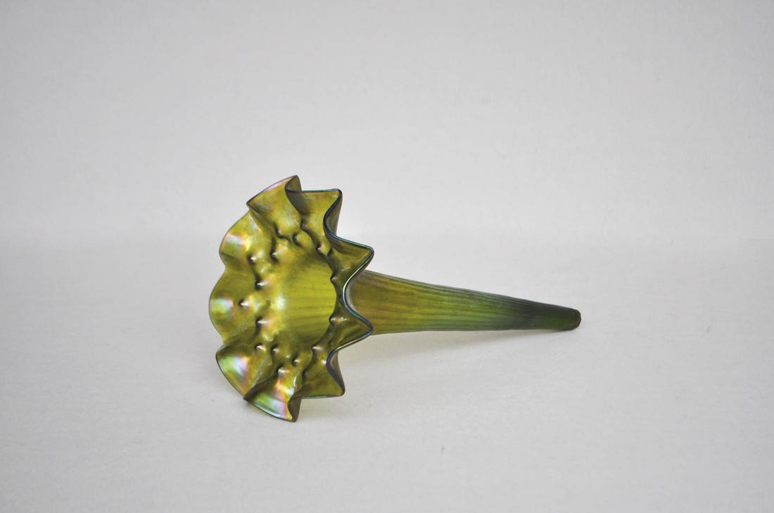 Loetz Manufactory (attributed): Flower, early 1900s; In iridescent green glass, 26.5 cm Provenance: Private collection
