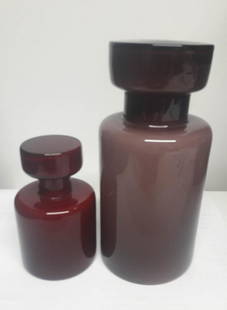 Luciano Vistosi: Two bottles, 1960s; in cased glass in two different shades of red, h. 22 and 13 cm. Murano production Provenance: private collection