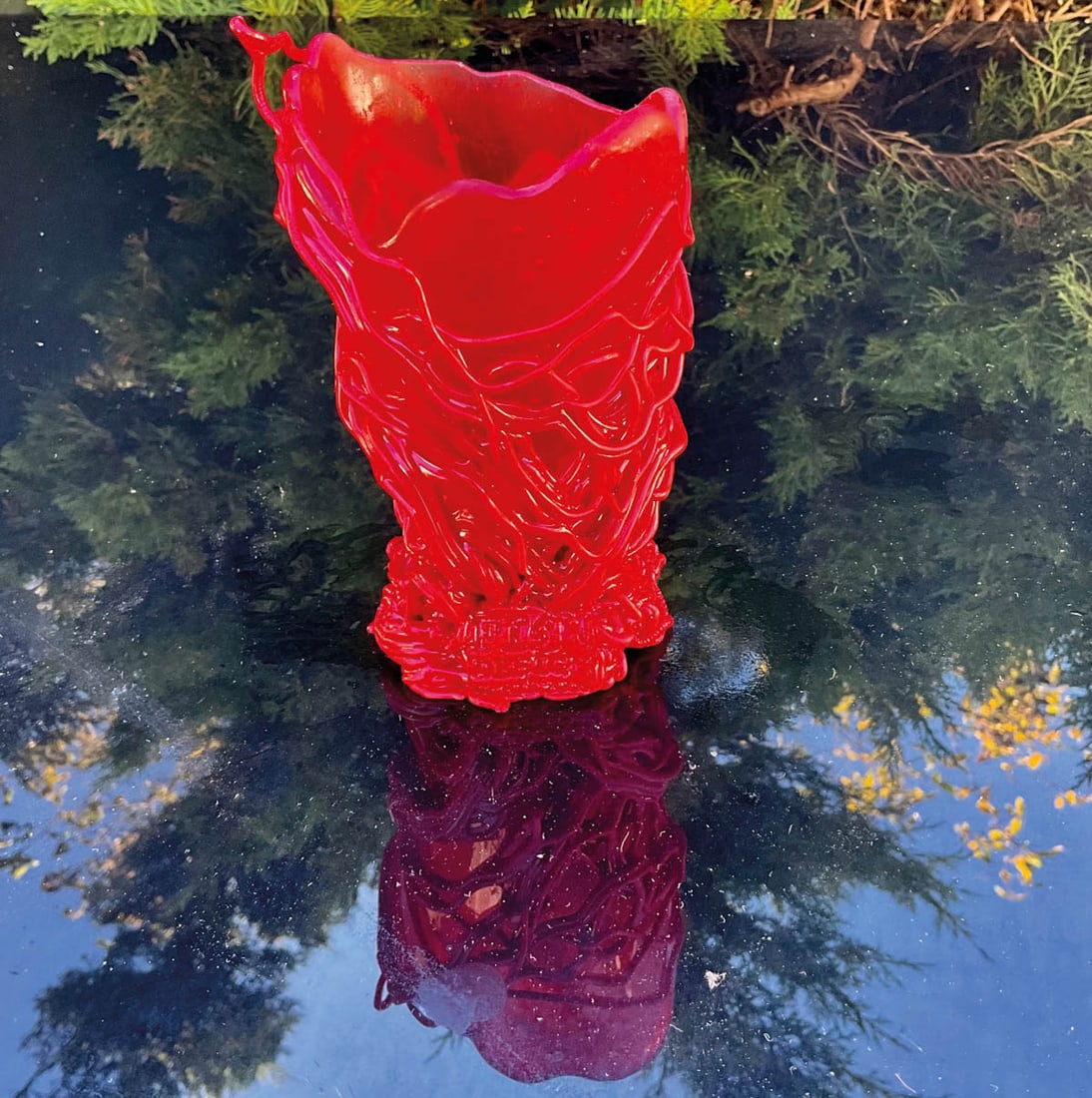 „Spaghetti" vaseSynthetic resin, h. 14 cm, Fish design production: „Spaghetti" vaseSynthetic resin, h. 14 cm, Fish design production