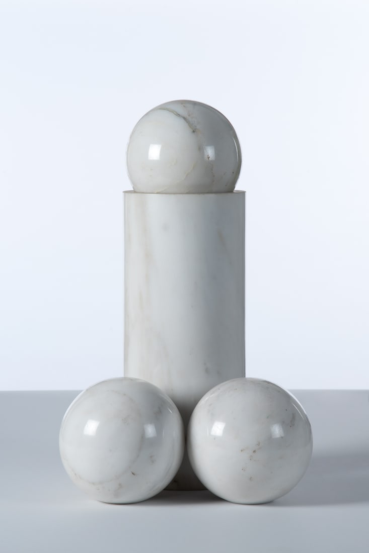 Man Ray (Philadelphia, 1890 - Parigi, 1976): Priapus; Cylinder and three spheres in marble, H. 54 × 32 × 30 cmProvenance: Galleria Marlborough Roma; private collection Cilindro e tre sfere in marmo, h. 54 x 32 x 30 cm Provenienza: Galleria Mar