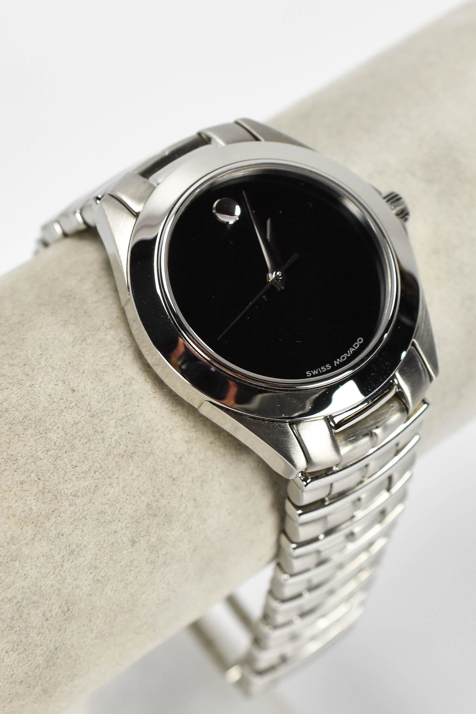Movado Museum Kingmatic Auto Men's SS Wristwatch: New old stock, running perfectly. Never worn, new in box with booklets. Ref: 84.D7.875. Perfect working condition throughout. Style #: 604535 (according to the warranty card).