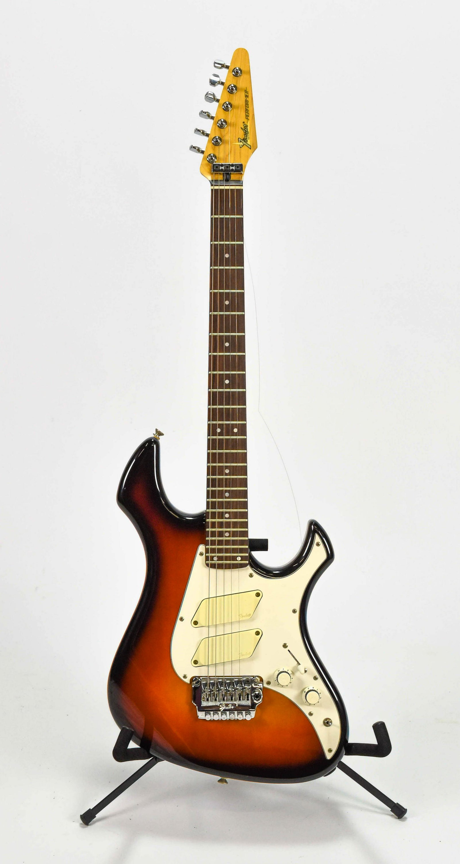 1985 Fender Performer Guitar w/HC: Serial #: E518679. Case: 14x41x5. Excellent cosmetic condition.