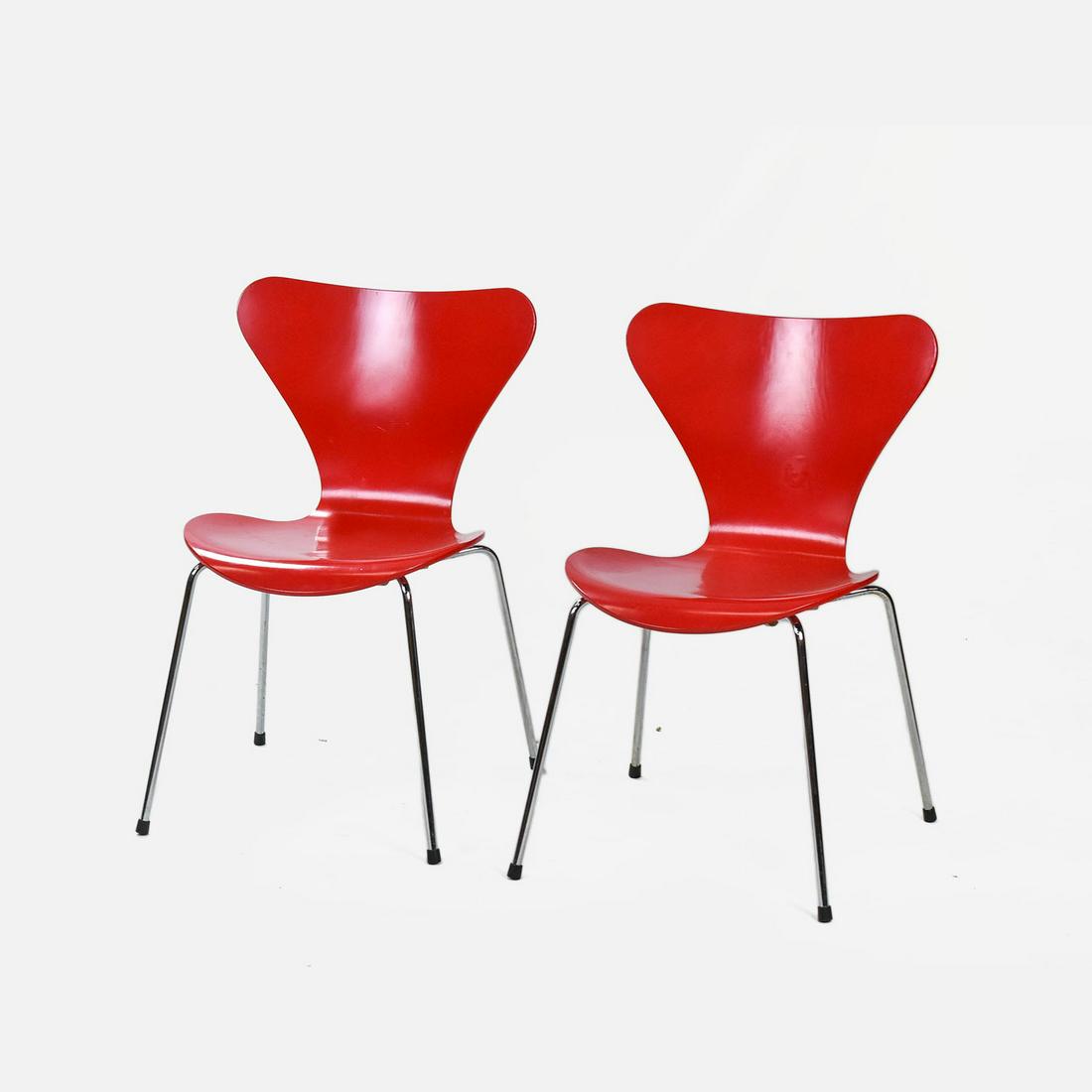 Arne Jacobsen Series 7 Red Dining Chairs Fritz Hansen: Both excellent as shown. Made in Denmark. H to seat: 16.5 W: 19.5 D: 15