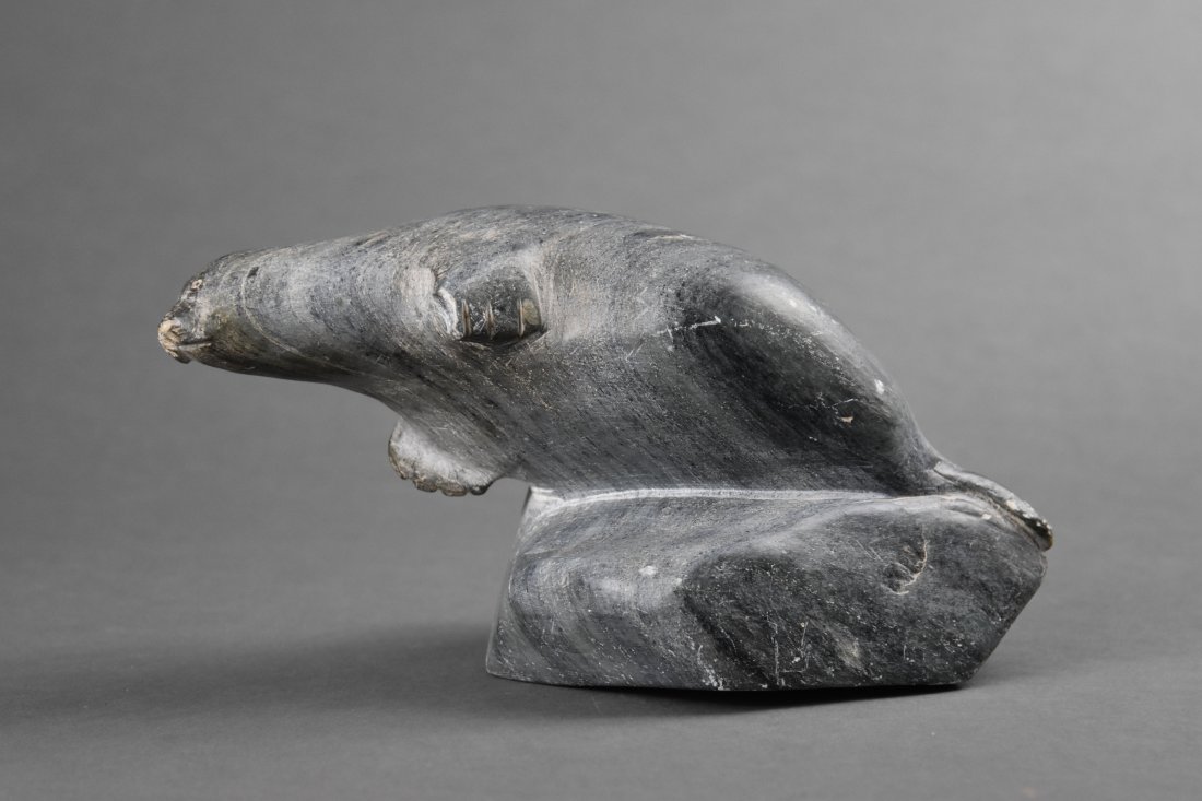 Large Native American Inuit Carved Soapstone Seal (1 of 10)