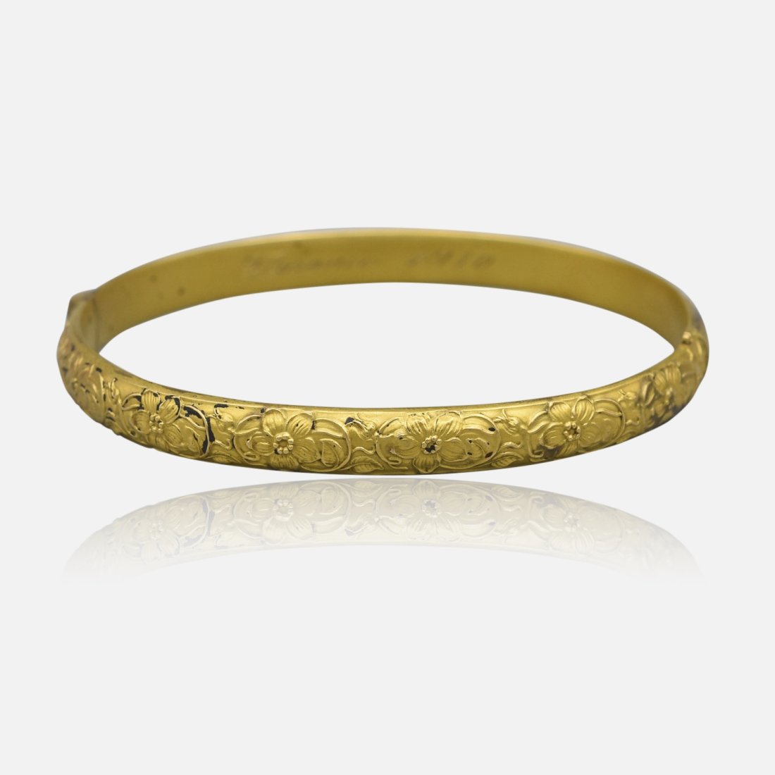 Antique 10K Yellow Gold Hinged Bangle Bracelet w/ Embossed Dogwood Flower Design 1910 (1 of 8)