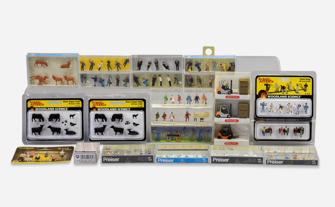 Mini HO Scale People and Animals (1 of 12)