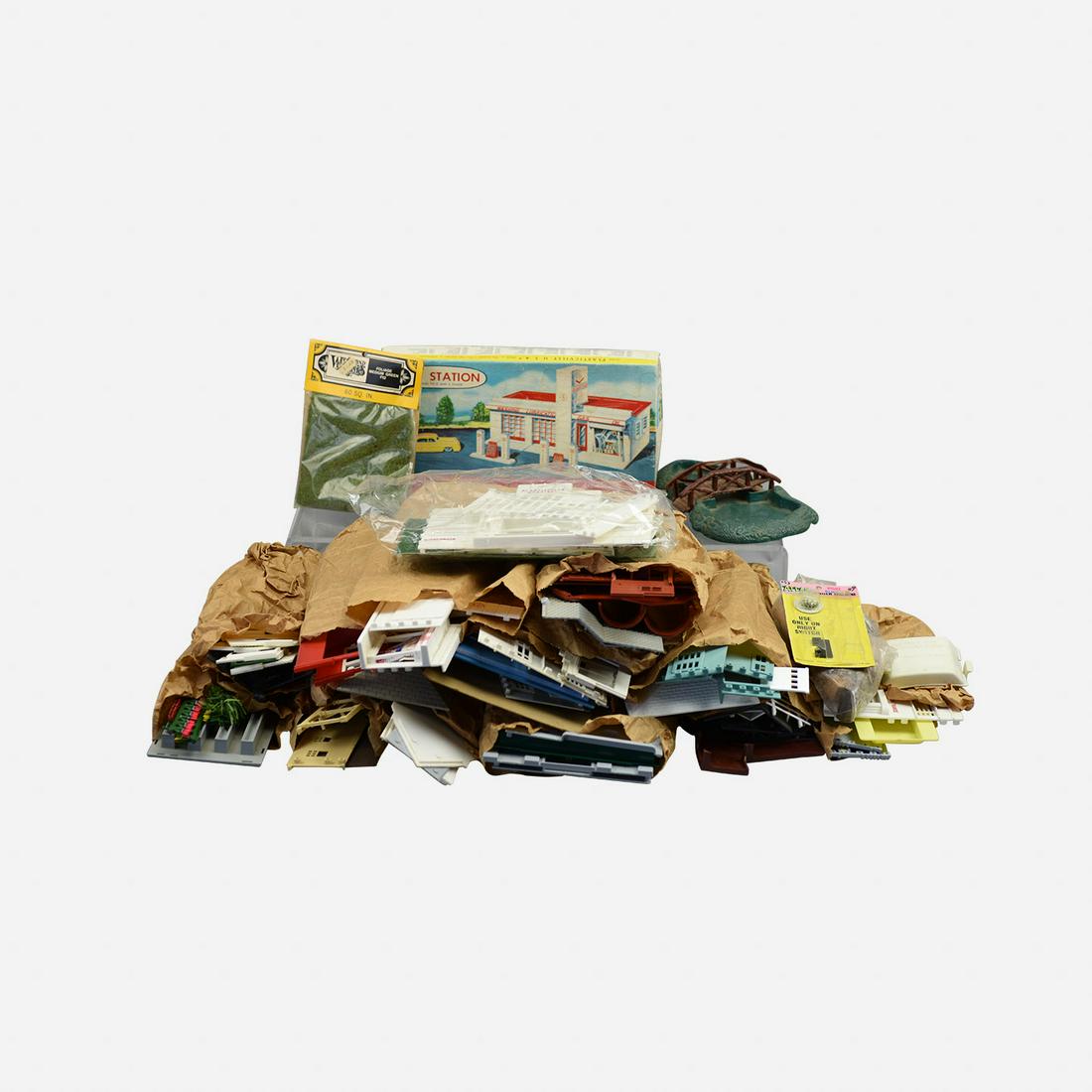 Vintage Bachmann Plasticville Kits (1 of 13)