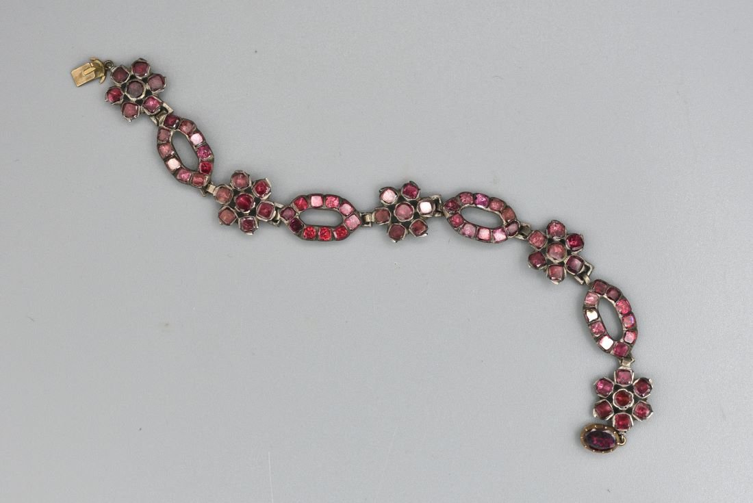 Antique Georgian Garnet Silver and 9Ct Gold Sectional Link Bracelet (1 of 15)