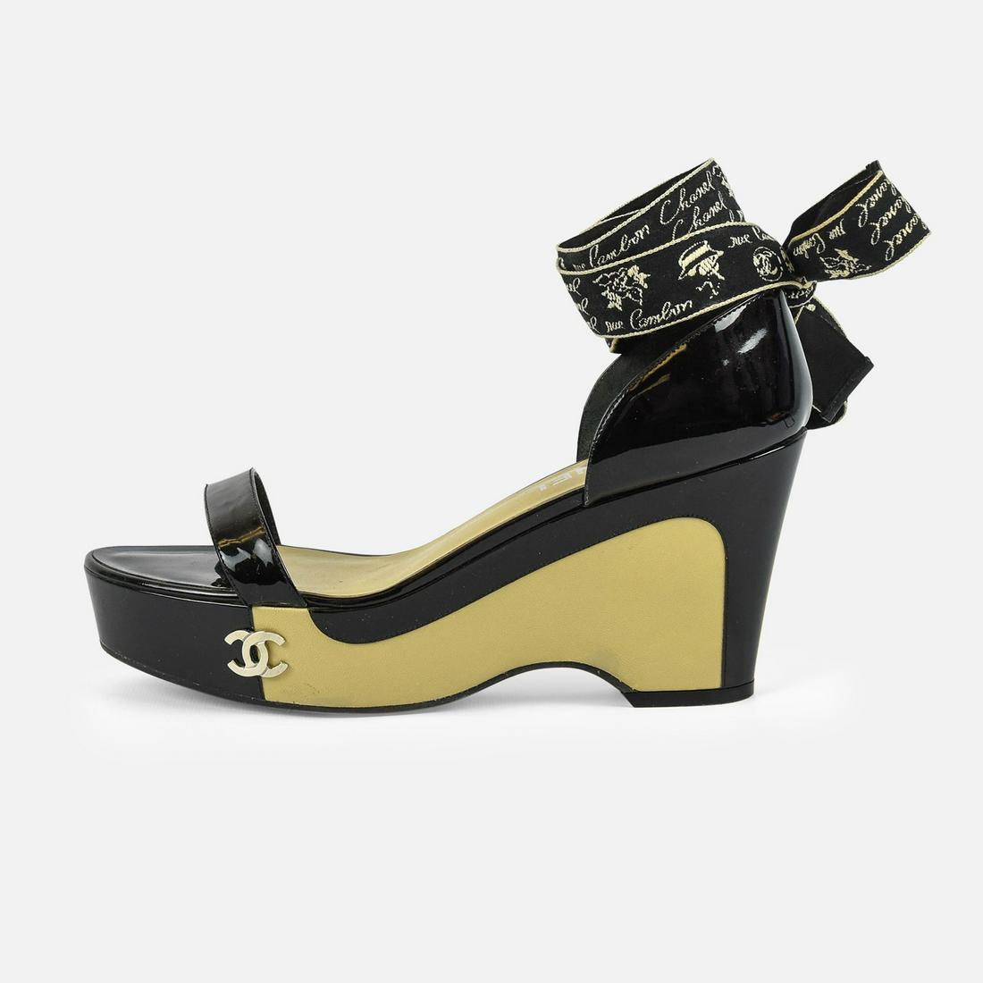 CHANEL Vintage Interlocking CC Logo Sandals in Size 39.5 (1 of 14)