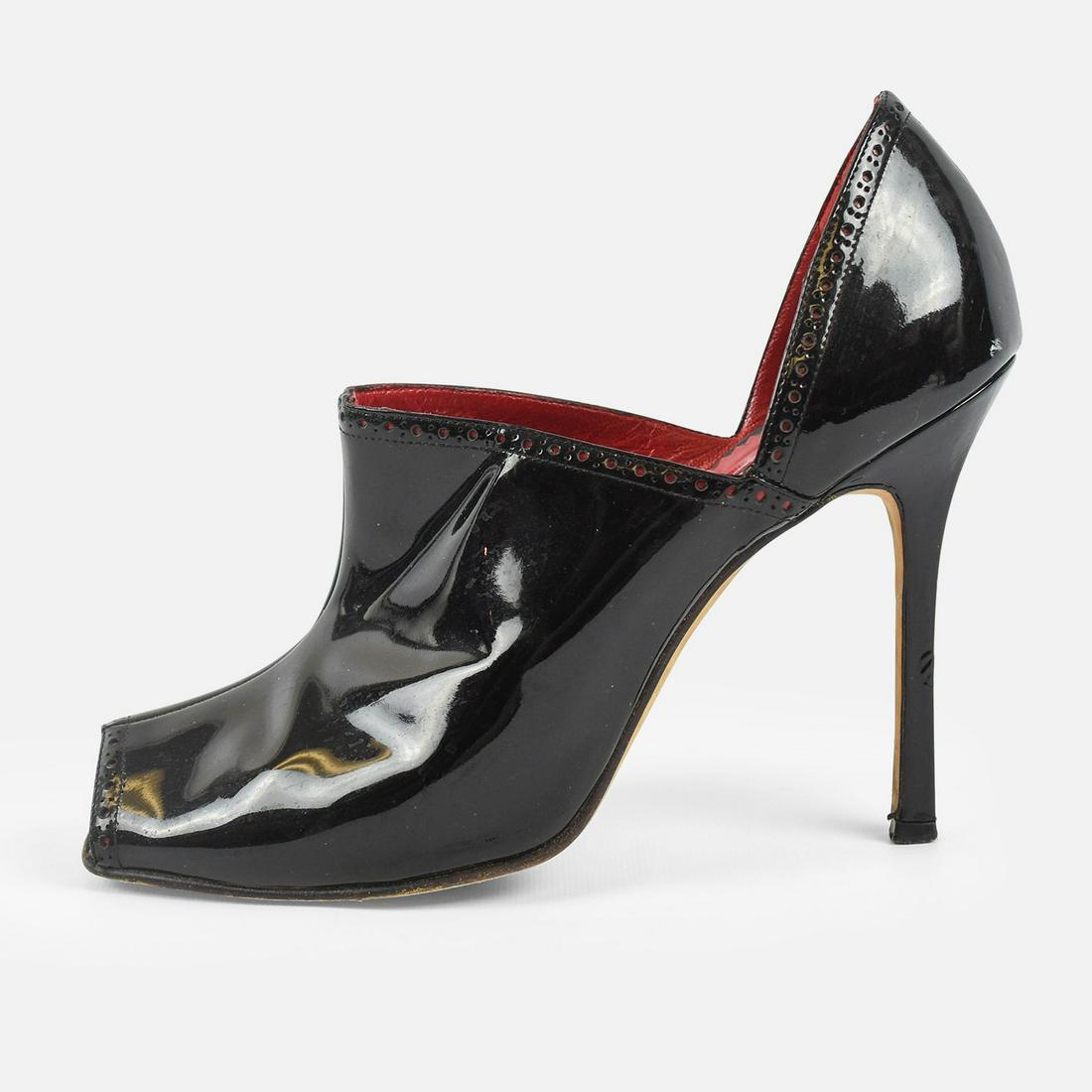 MANOLO BLAHNIK Black Patent Leather Heels Size 7.5 (1 of 8)