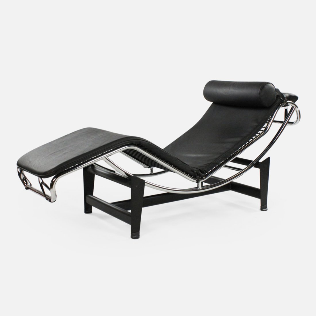 Le Corbusier Style LC4 Chaise Lounge MCM: Chaise lounge chair in the style of Le Corbusier's LC4.