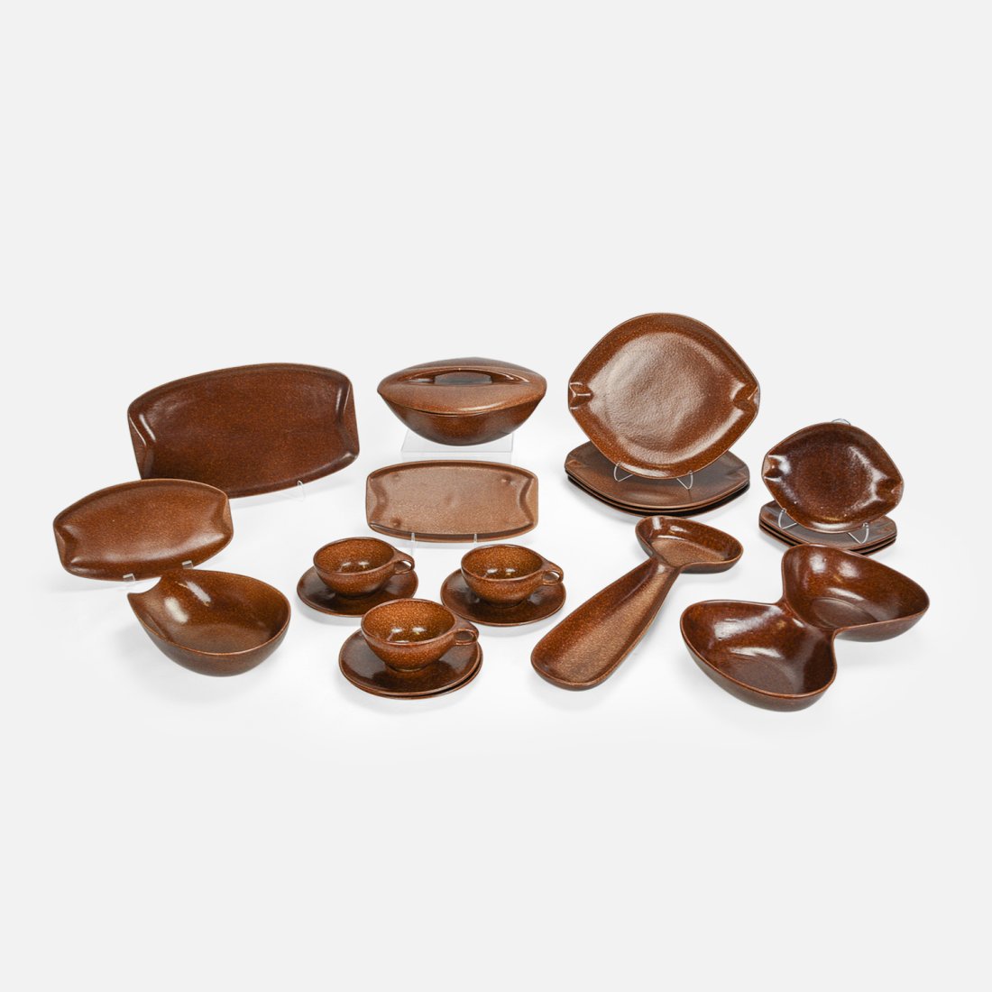 Ben Seibel for Raymor Roseville Mid Century Modern Stoneware Autumn Brown Set MCM: Ca. second half 20thC. Designed by Ben Seibel for Raymor Roseville. Twenty-two pieces in total. Includes four 12" x 10 1/2" large dishes, four 7 1/2" x 6 1/2" small dishes, four 6" x 6 1/2" saucers, t