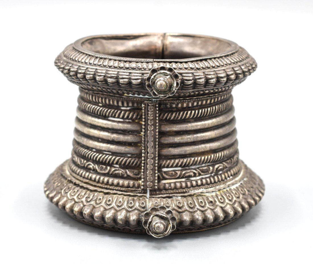 19thC Repousse Silver Hinged Cuff Bangle Bracelet India (1 of 17)