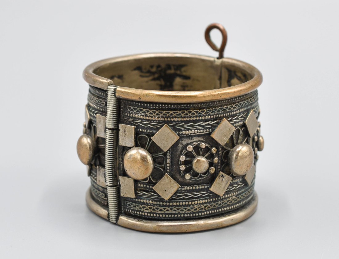 Saudi or Oman Silver Armlet Cuff Hinged Bracelet (1 of 10)