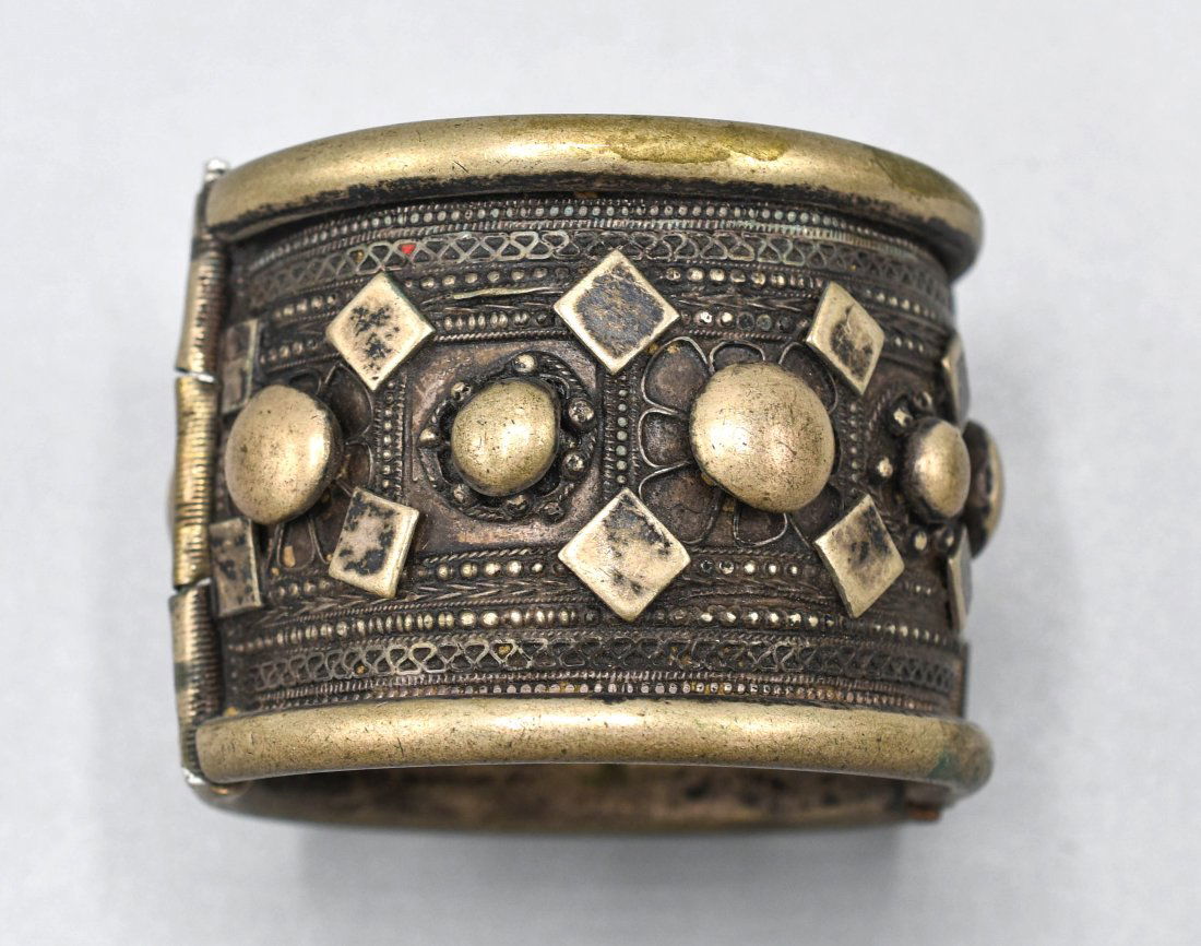 Antique Bedouin Omani Silver Hinged Cuff Bracelet (1 of 11)