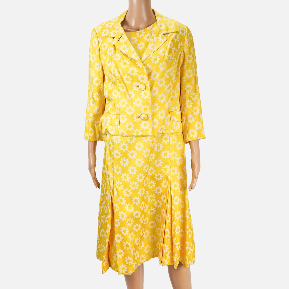SILK DAISEY DRESS Vintage 2pc Dress and Jacket: Blazer shoulders: 14.5" length 21" dress: shoulders 15" width" 17" length: 42". MOD