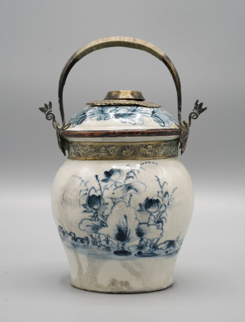Antique 19thC Vietnamese Blue and White Bleu de Hue Porcelain Metal Mounted Water Pipe: Ca. 2nd to 3rd quarter 19thC. Very good condition, Chinese blue and white export porcelain for the Vietnamese market. Blue de Hue wares were made in China for the Vietnamese dynasties in the 18th and 