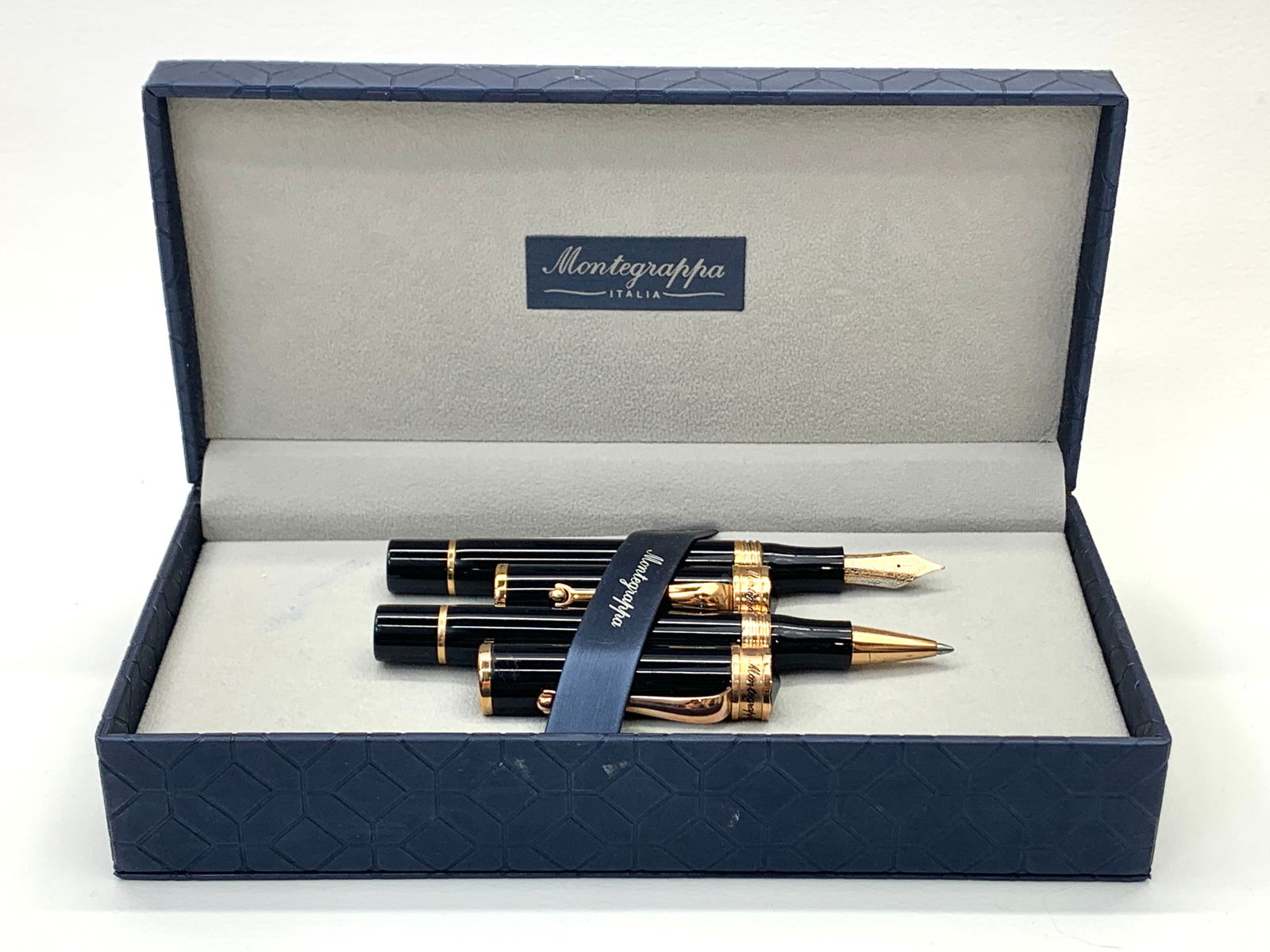 Montegrappa Italy Black and Gold Roller Clip Fountain and Ballpoint Pen Set w/Box (1 of 7)