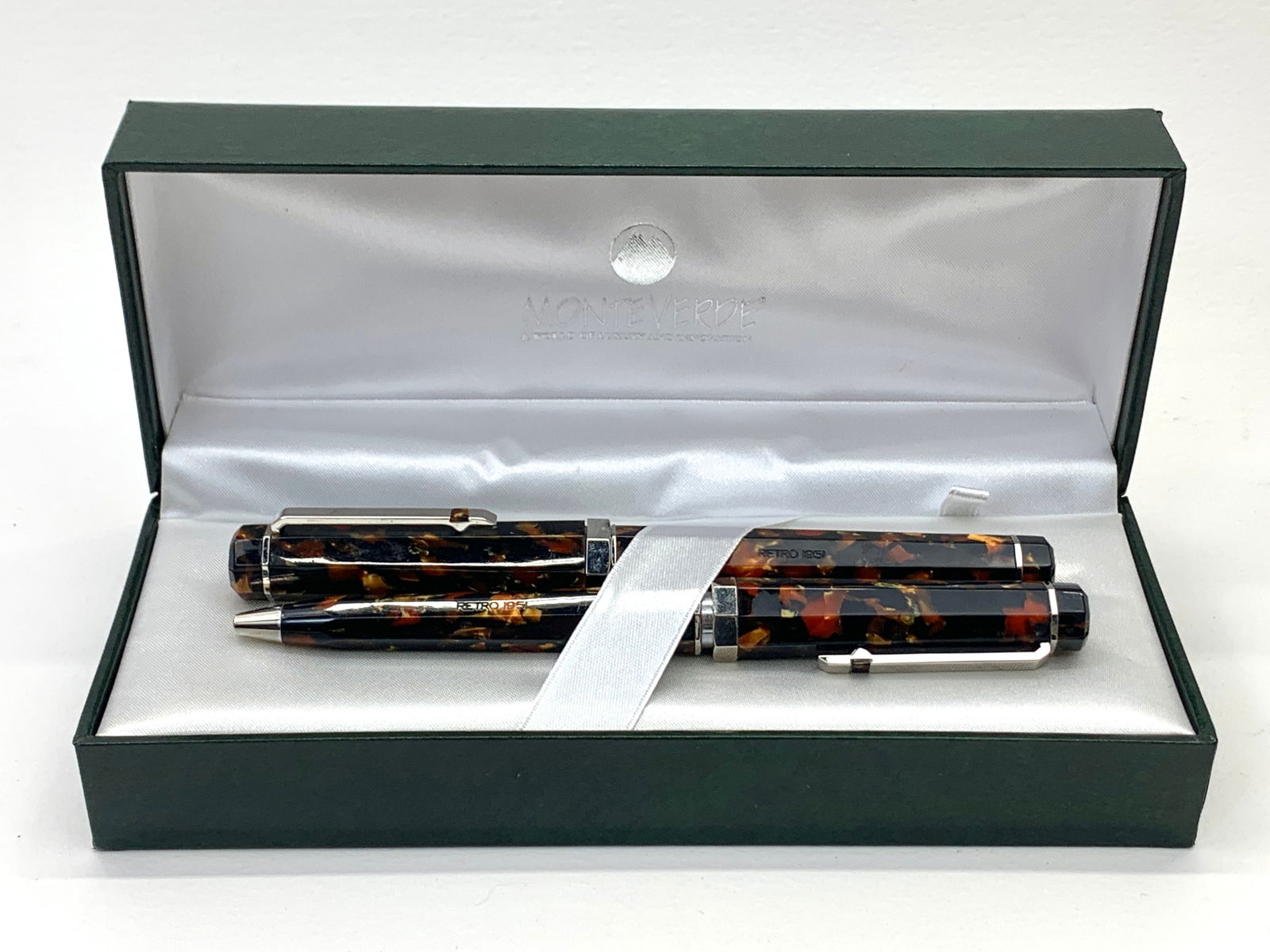 Monteverde Retro 1951 Pearlized Fountain and Ballpoint Pen Set w/Box (1 of 7)