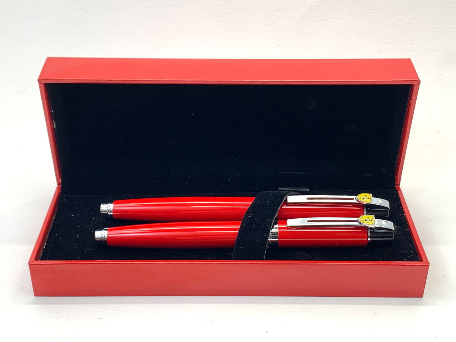 Sheaffer White Dot Ferrari Scuderia Red Fountain and Ballpoint Pen Set w/Box (1 of 8)