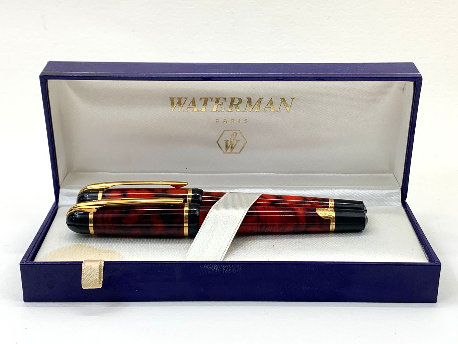 Waterman Paris Fountain and Ballpoint Pen Set Red and Black Plastic w/Box (1 of 7)