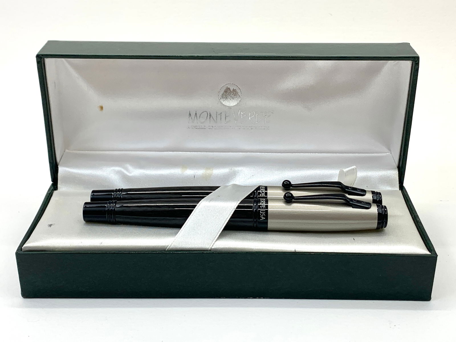 Monteverde Invincia Black and Grey Fountain and Ballpoint Pen Set w/Box (1 of 8)