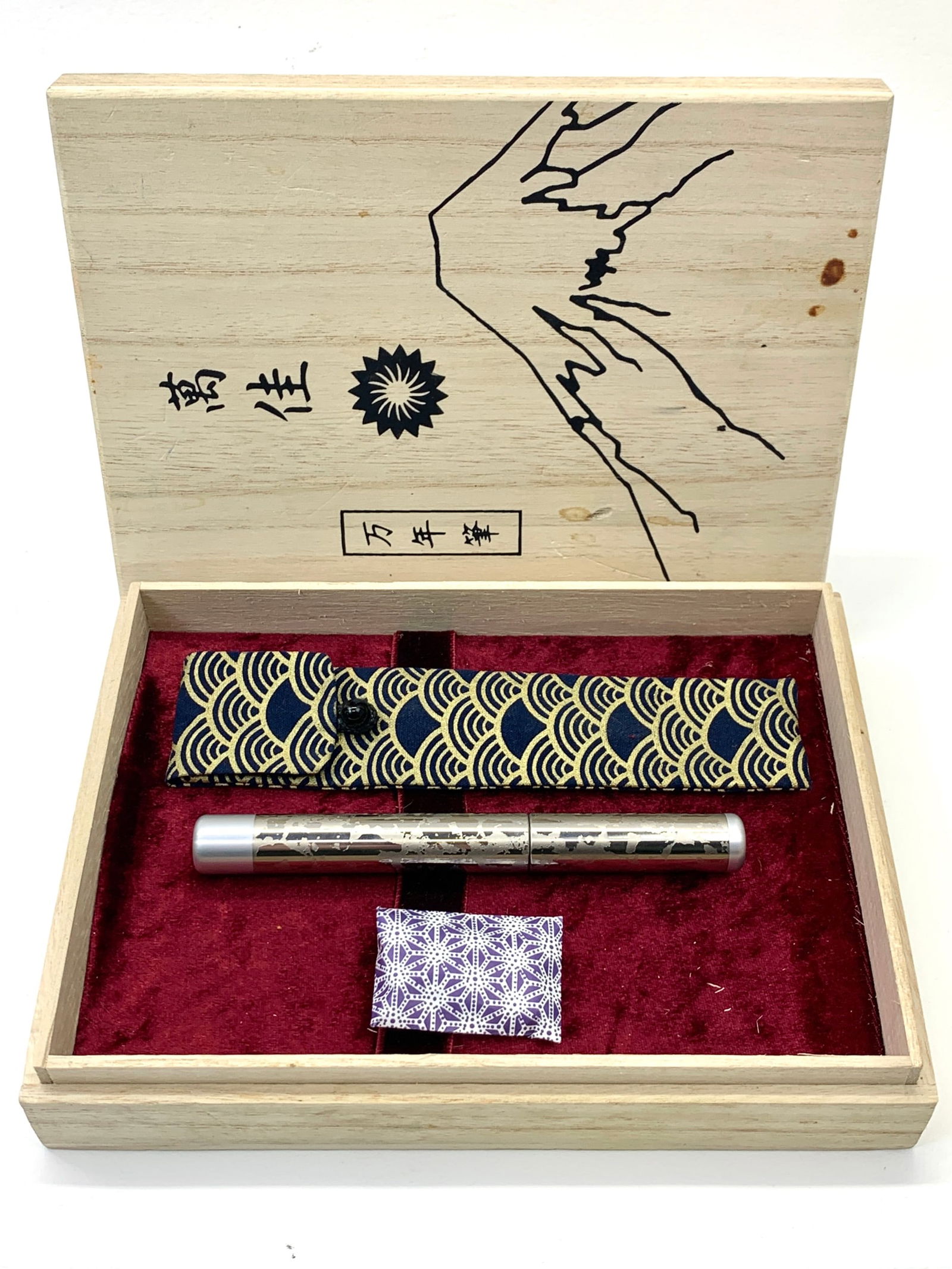 Wancher Japan Oversized Acid-Etched Fountain Pen w/Box (1 of 6)
