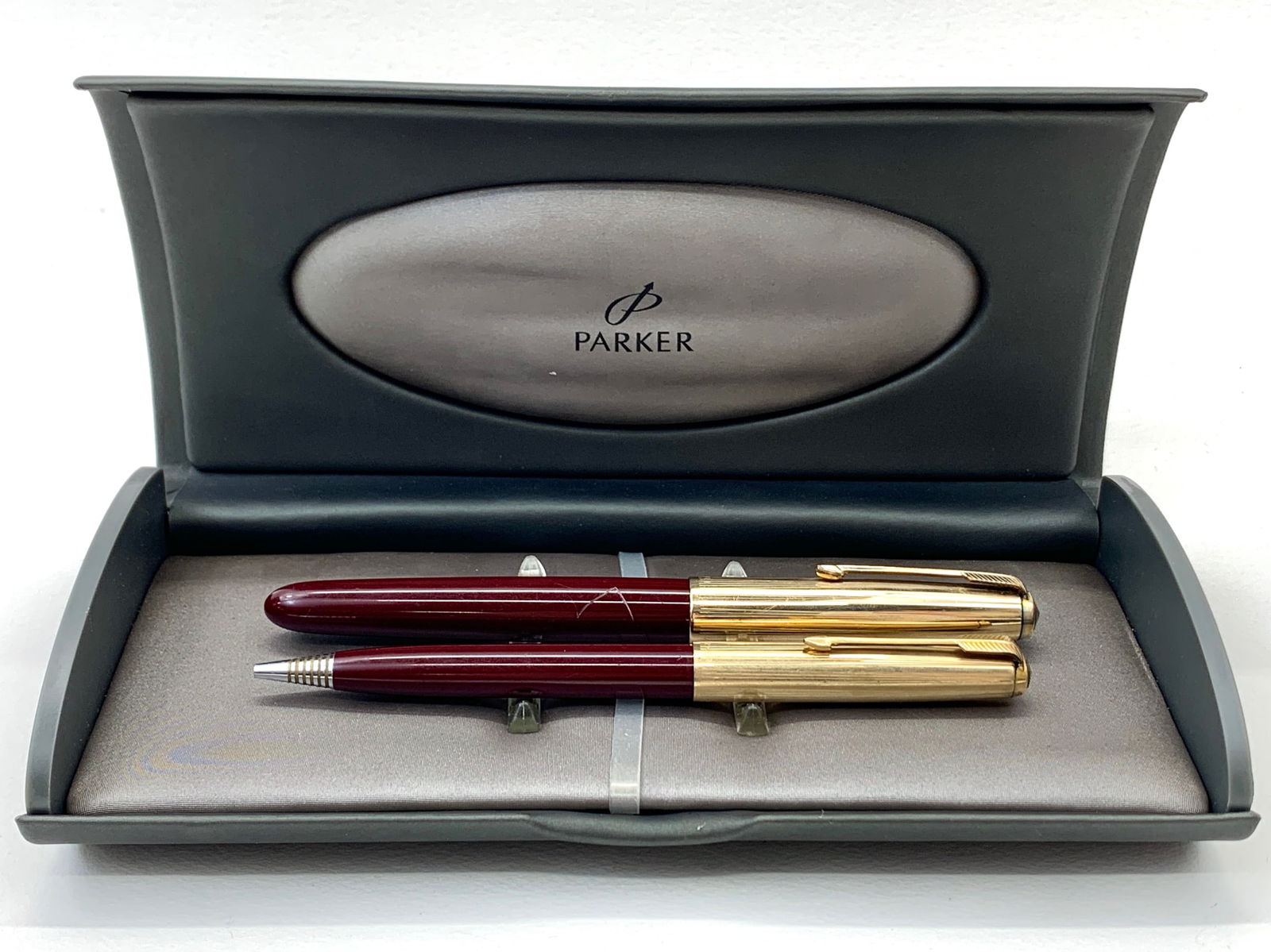 Vintage Parker 51 Burgundy and Gold Filled Fountain Pen and Pencil w/Box (1 of 9)