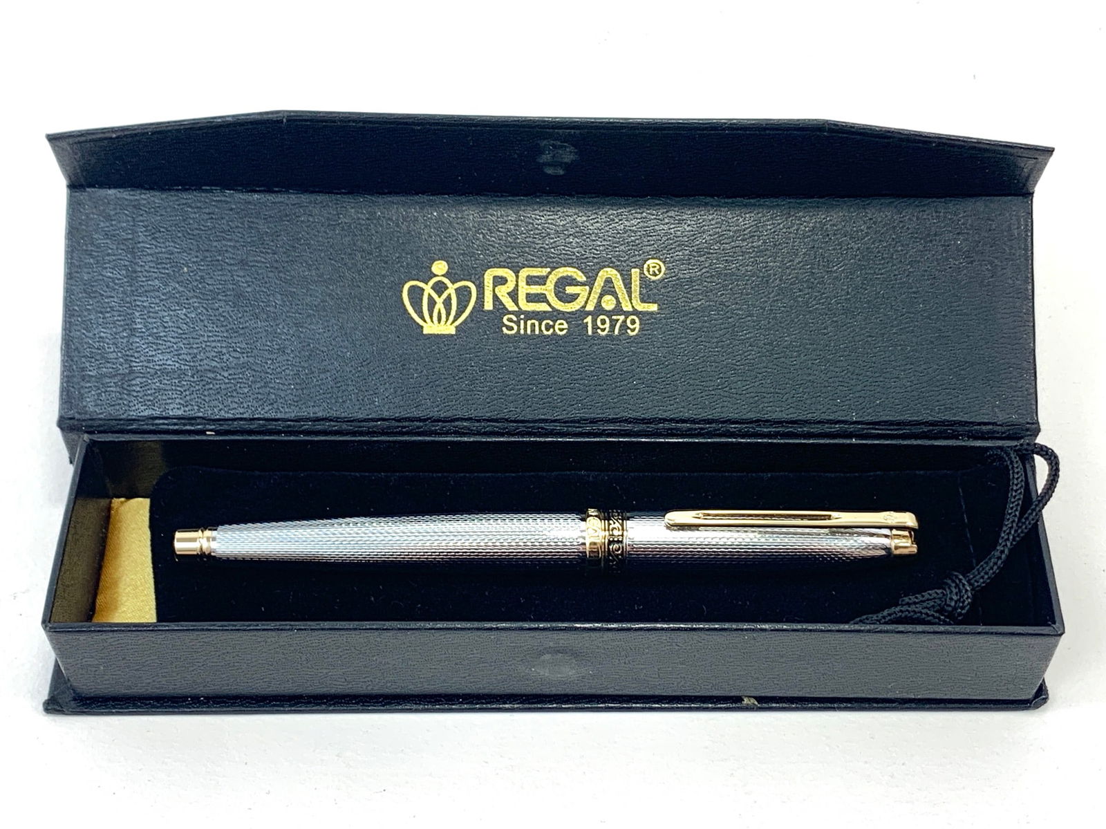 Regal Chrome and Gold Snap Cap Fountain Pen w/Box (1 of 7)