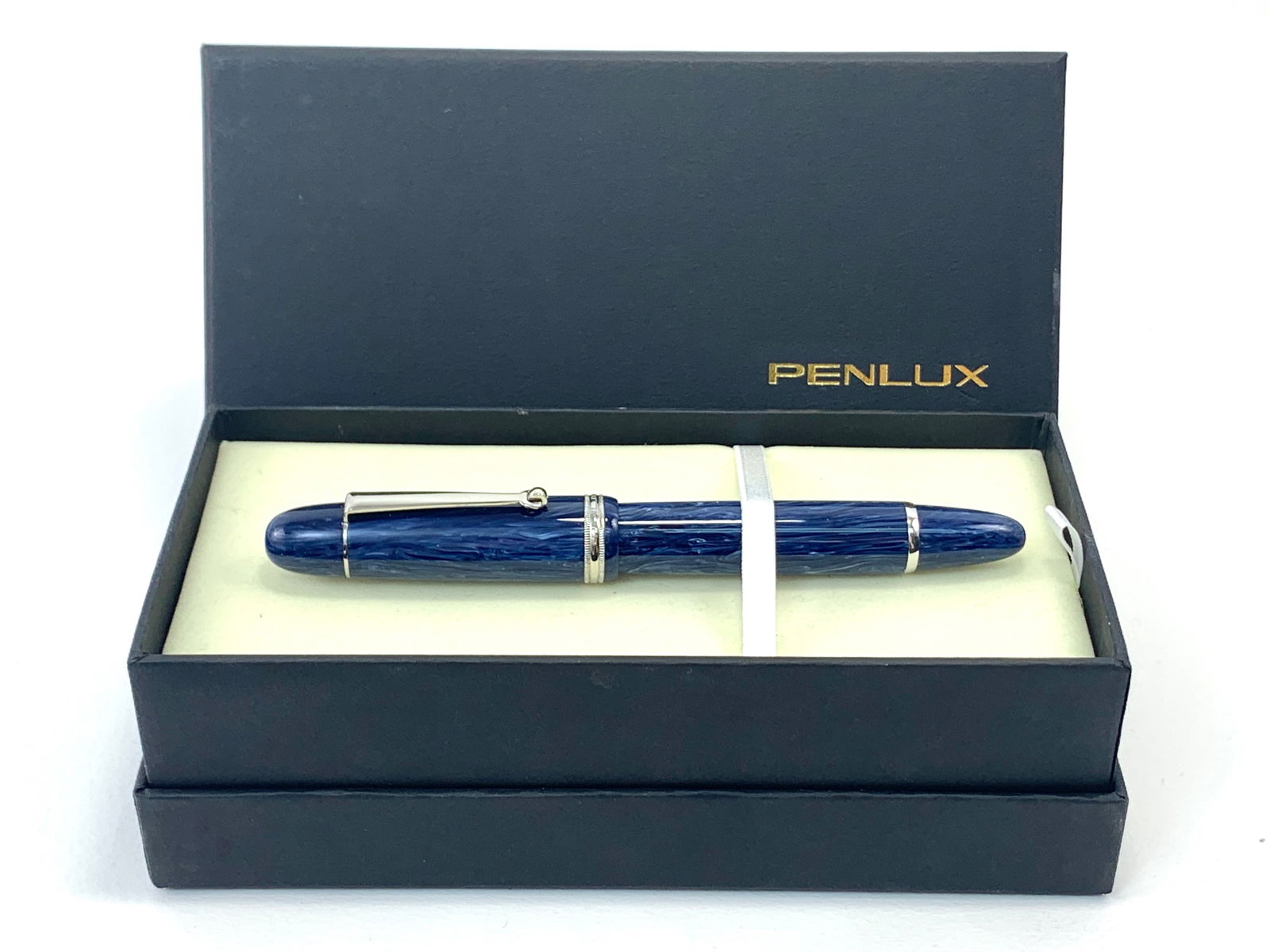Penlux Grande Blue Marbleized and Chrome Fat Oversized Fountain Pen w/Box #2: Excellent condition, single use, then stored in this box. Approx. L: 5 7/8".