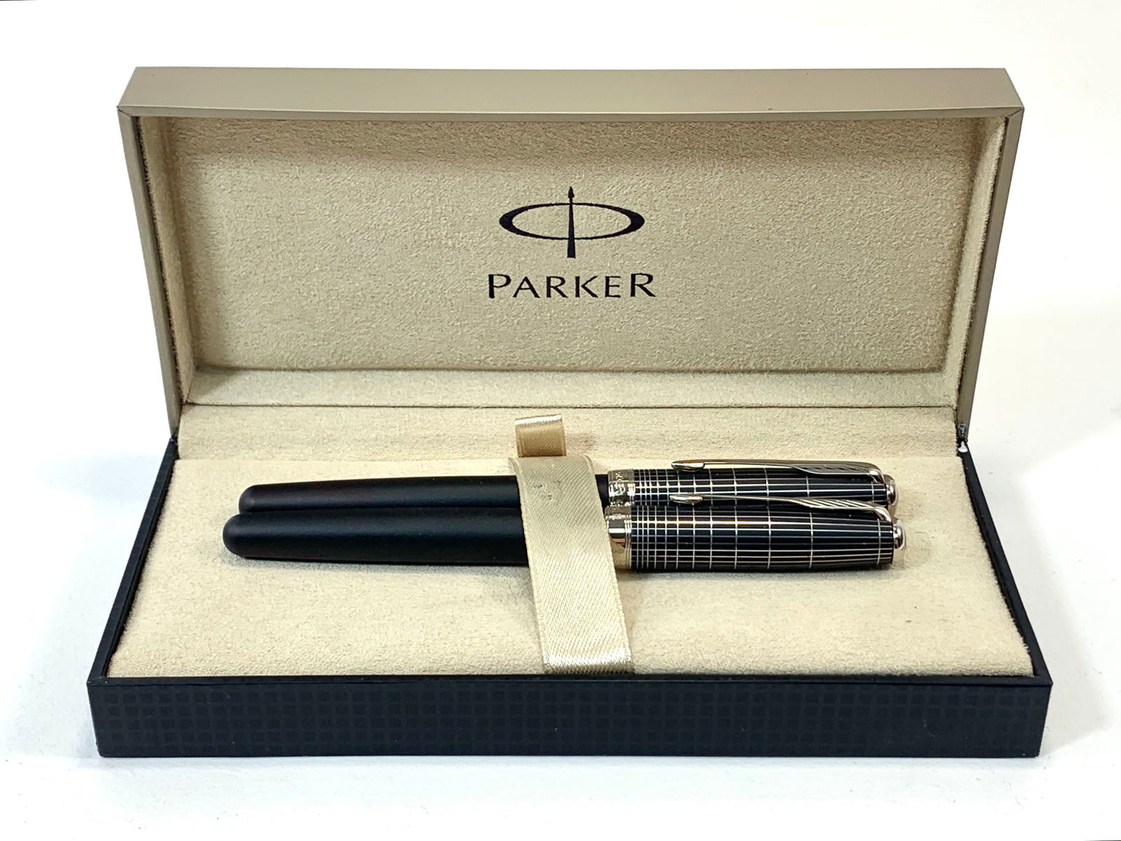 Parker Black and Chrome Sonnet France Fountain and Ballpoint Pen Set w/Box (1 of 8)