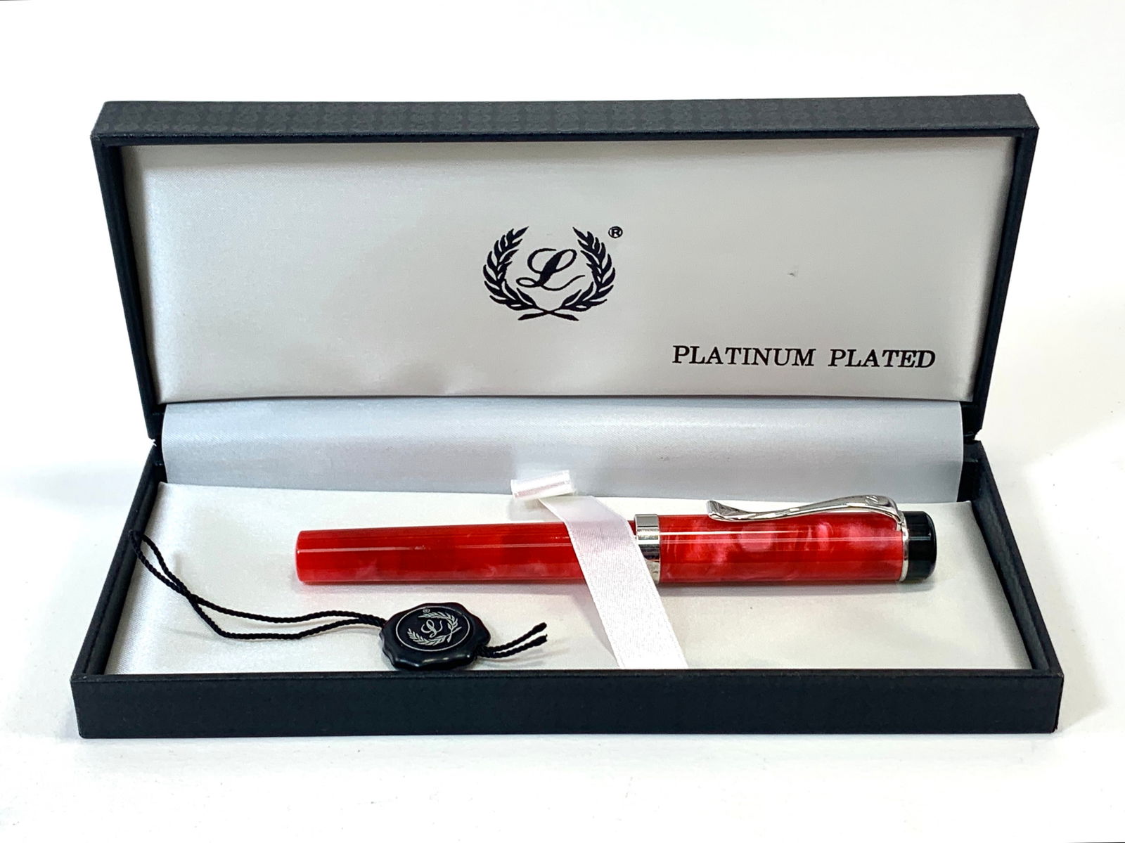 Laban Red Pearl, Black and Chrome Fountain Pen w/Box (1 of 7)