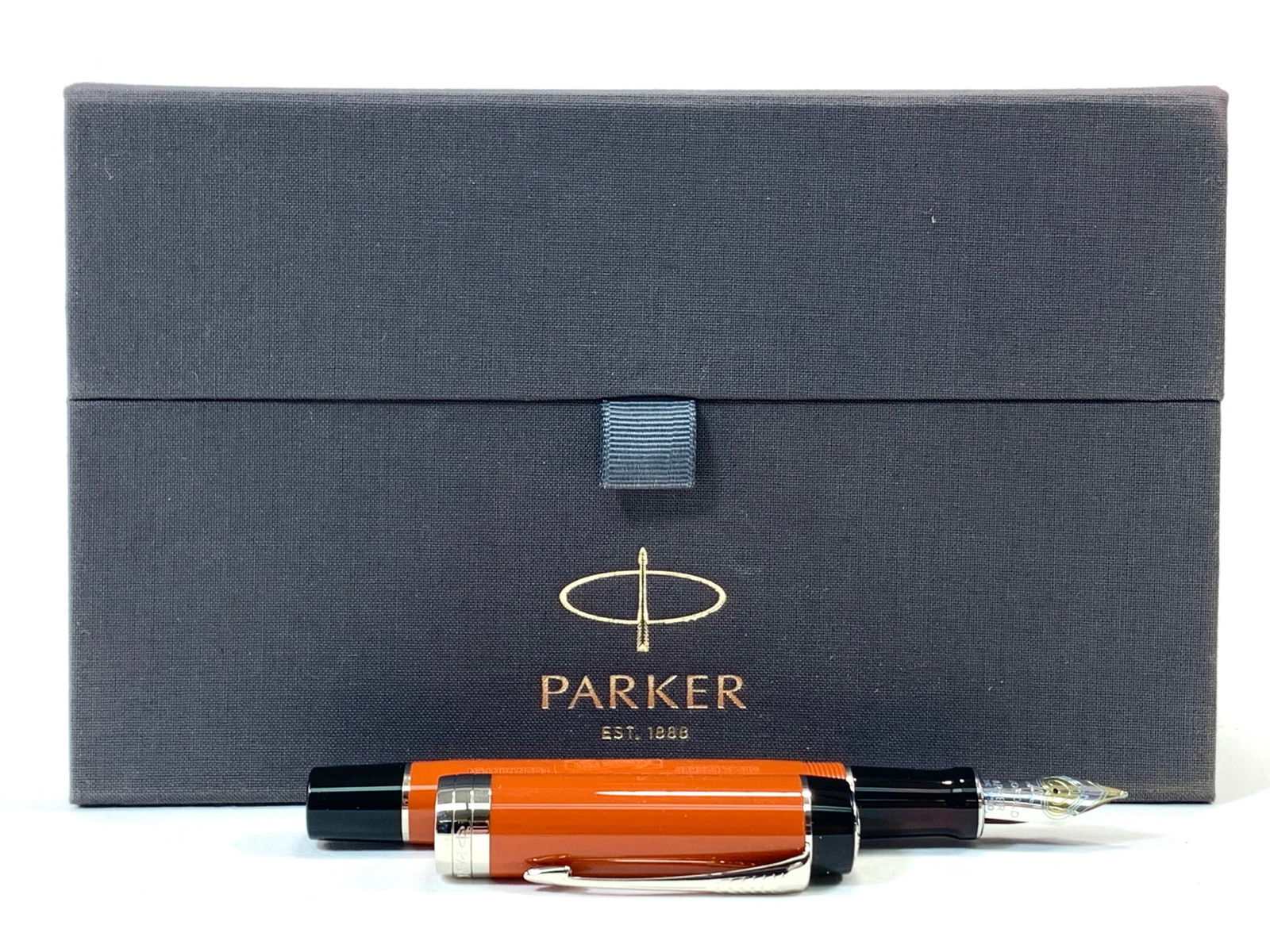 Parker Duofold Big Red Orange, Black and Chrome Fountain Pen 18K Nib w/Box (1 of 10)
