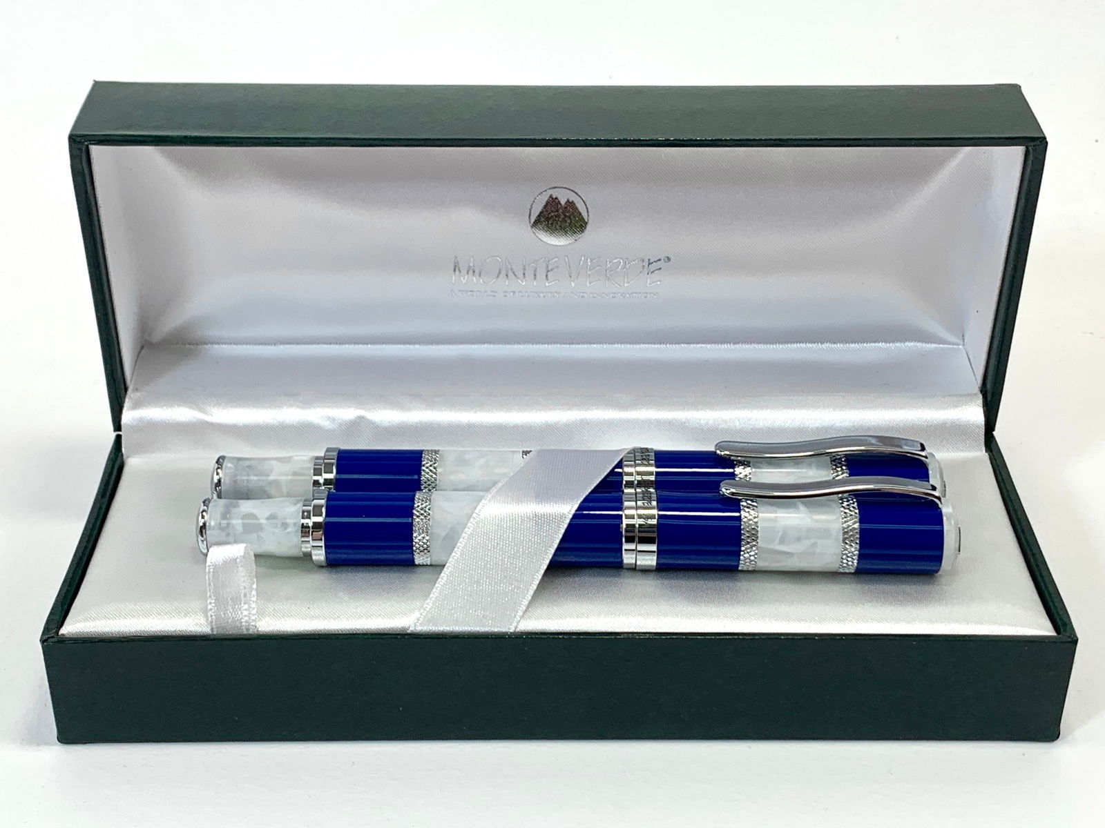 Monteverde USA Regatta Blue Enamel and Pearlized White Fountain and Ballpoint Pen Set w/Box (1 of 10)