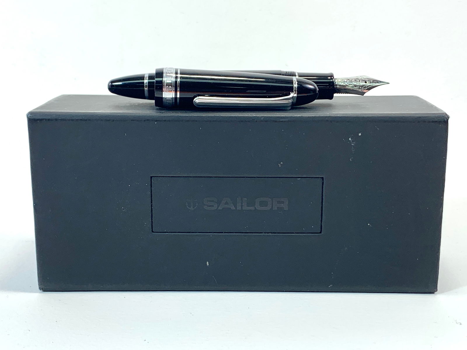 Sailor Japan 1911 Series Oversized and Fat Black Fountain Pen 21K Nib w/Box (1 of 7)
