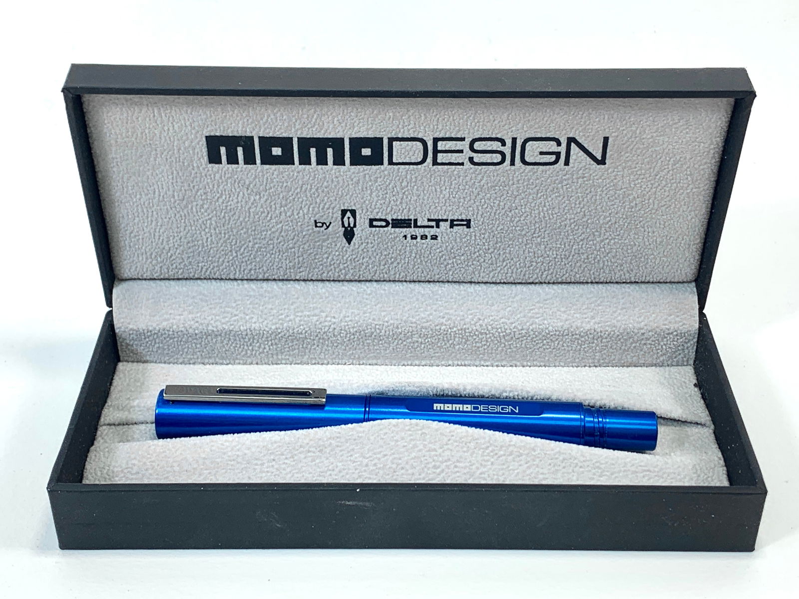 Delta Germany Momo Design Alumina Anodized Blue Aluminum Fountain Pen (1 of 8)