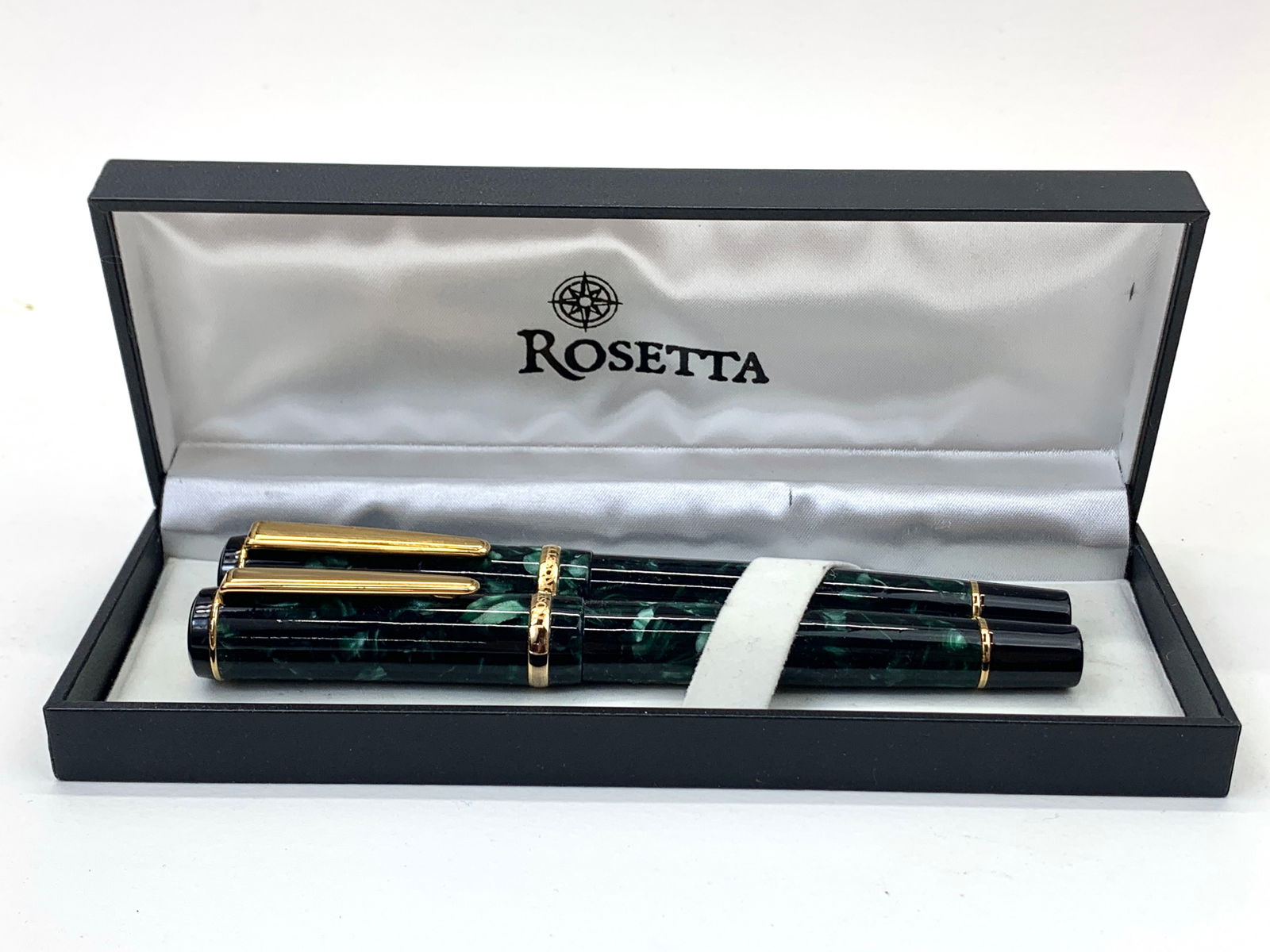 Rosetta USA Pearlized Emerald Green and Black with Gold Fountain and Ballpoint Pen Set w/Box: Excellent single use condition, with no defects. Approx. 5 5/8". Glossy finish throughout. Box may show moderate shelf wear, and may include ink stains. Please enlarge pictures to clearly understand b