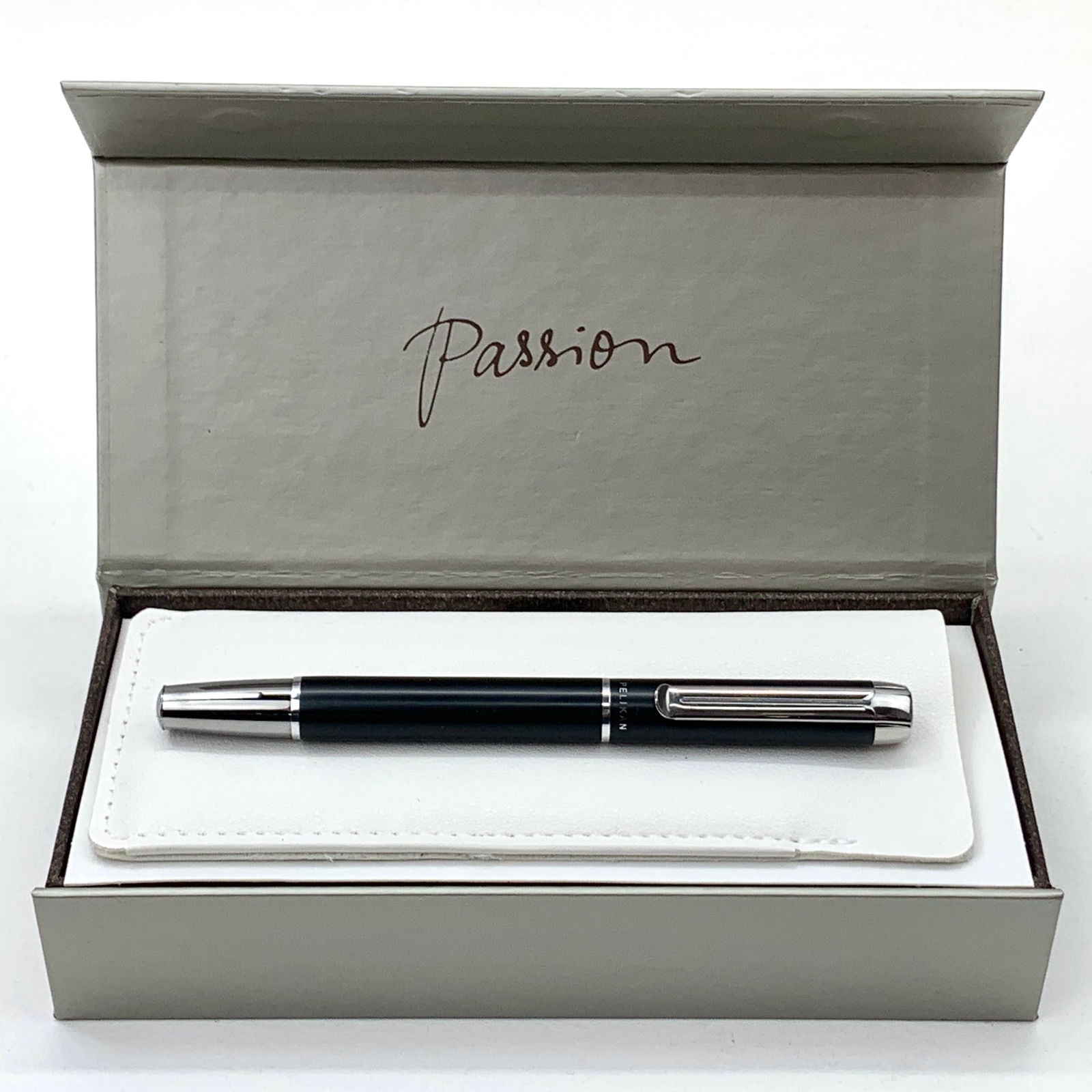 Pelikan Germany Black and Chrome Hooded Nib Fountain Pen w/Box (1 of 10)