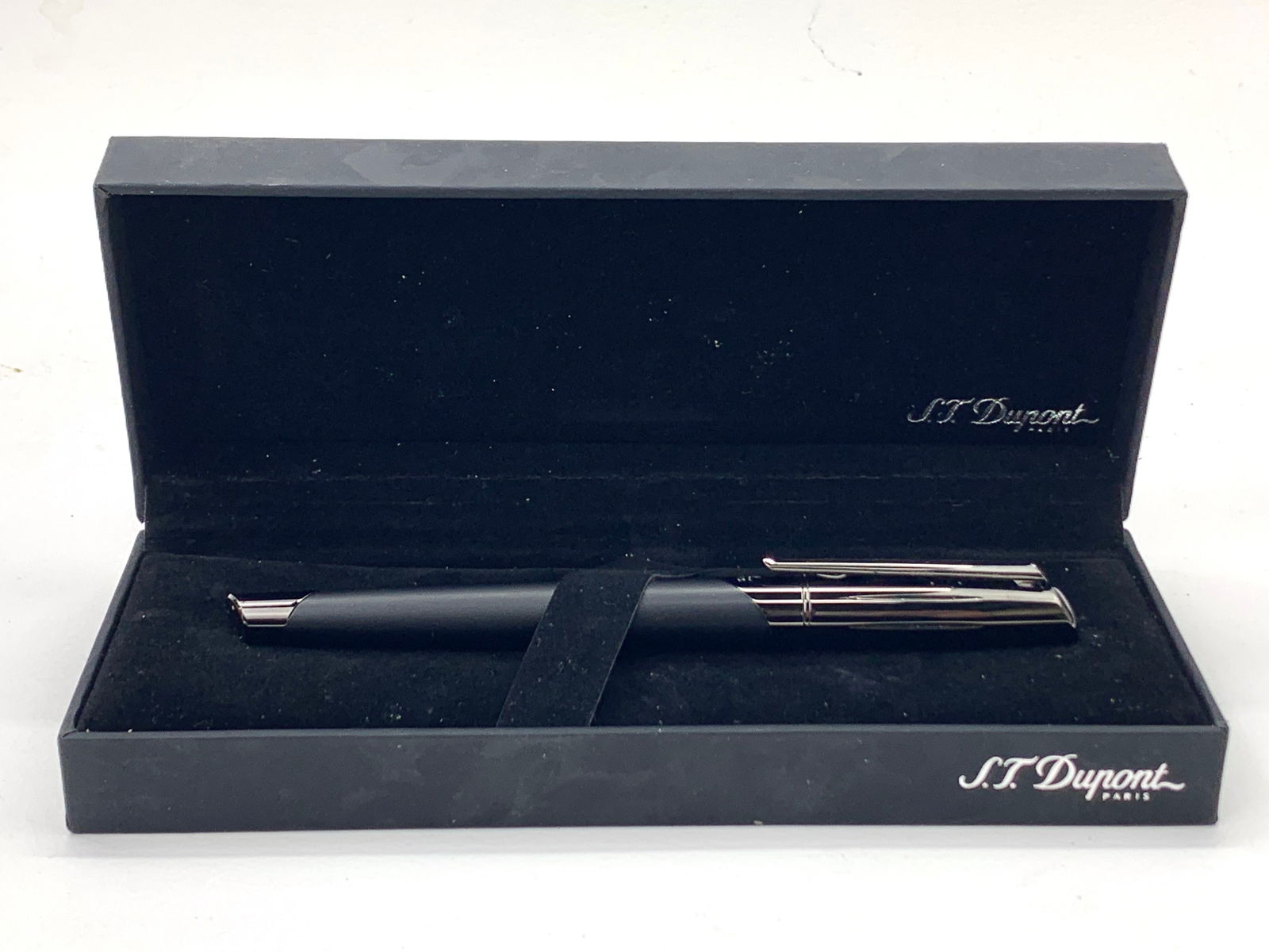 S.T. DuPont France Matte and Gloss Black Hooded Nib Fountain Pen w/Box (1 of 8)