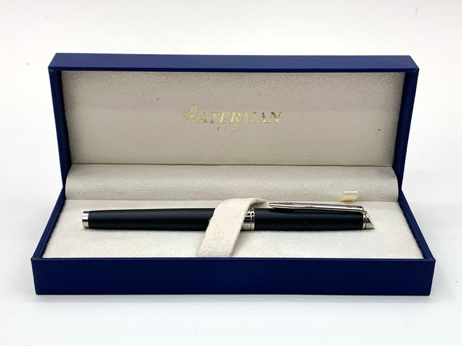 Waterman France Matte Black and Chrome Skinny Fountain Pen w/Box (1 of 9)