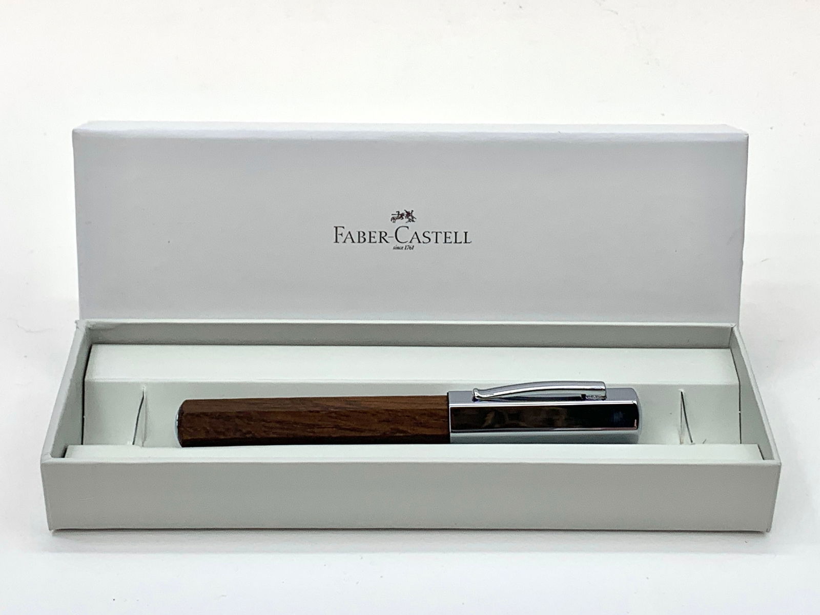 UNUSED Faber-Castell Germany Ondoro Smoked Oak Wood and Chrome Hexagonal Fountain Pen MIB (1 of 8)