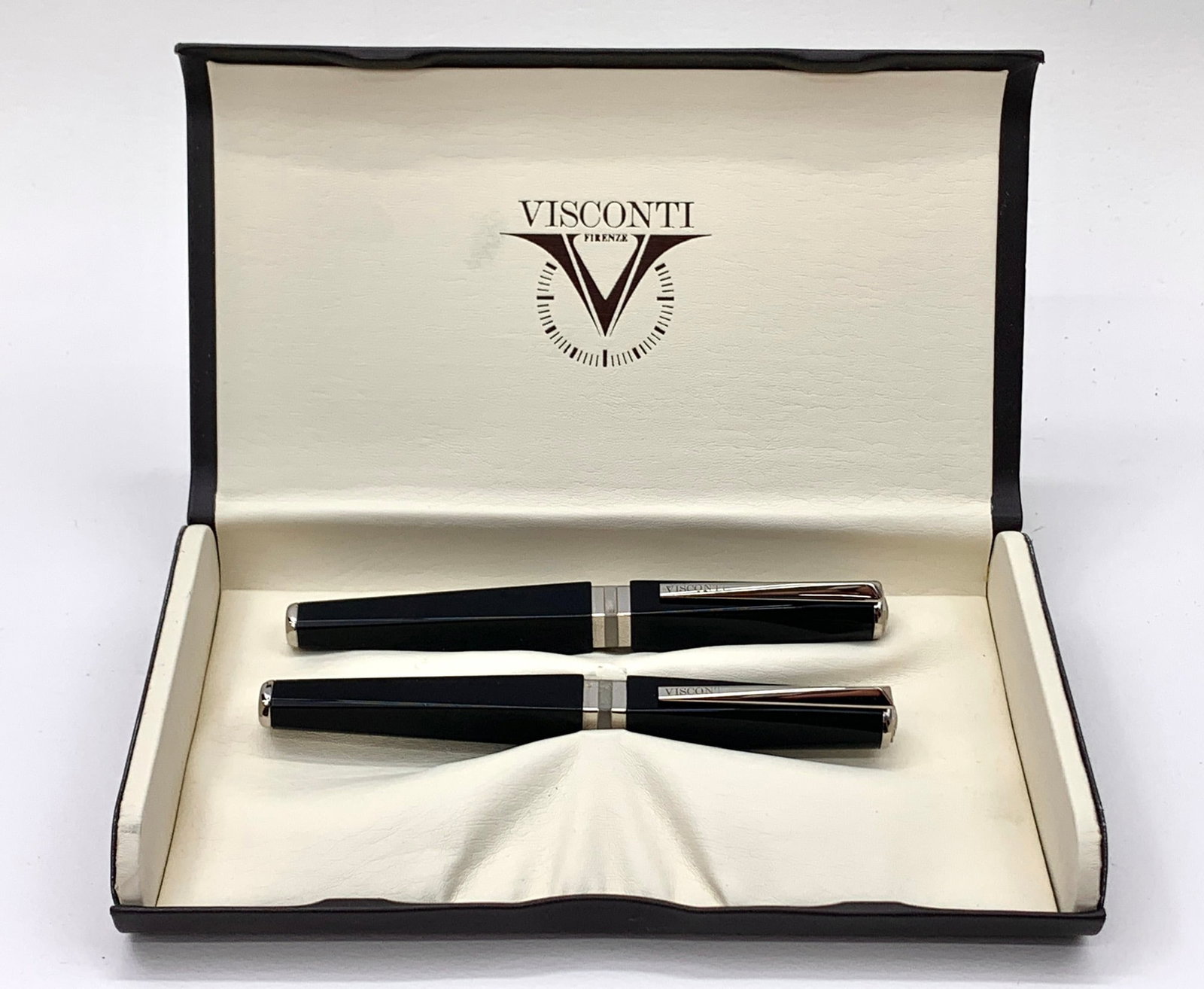 Visconti Italy Hexagonal Black and Chrome Fountain and Ballpoint Pen w/Box Calligraphy Nib: Excellent single use condition, with no defects. Approx. 5 5/8". Fine original finish throughout. Box may show moderate shelf wear, and may include ink stains. Please enlarge pictures to clearly under