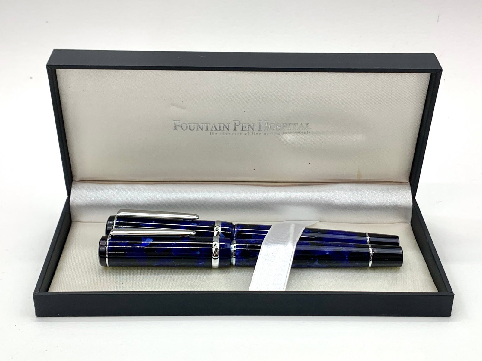 Rosetta Germany Pearlized Lapis Lazuli Blue Fountain and Ballpoint Pen Set w/Box: Good single use condition, with caps hard to screw on-likely need oil or wax. Approx. 5 3/4". Fine original finish throughout. Box may show moderate shelf wear, and may include ink stains. Please enla