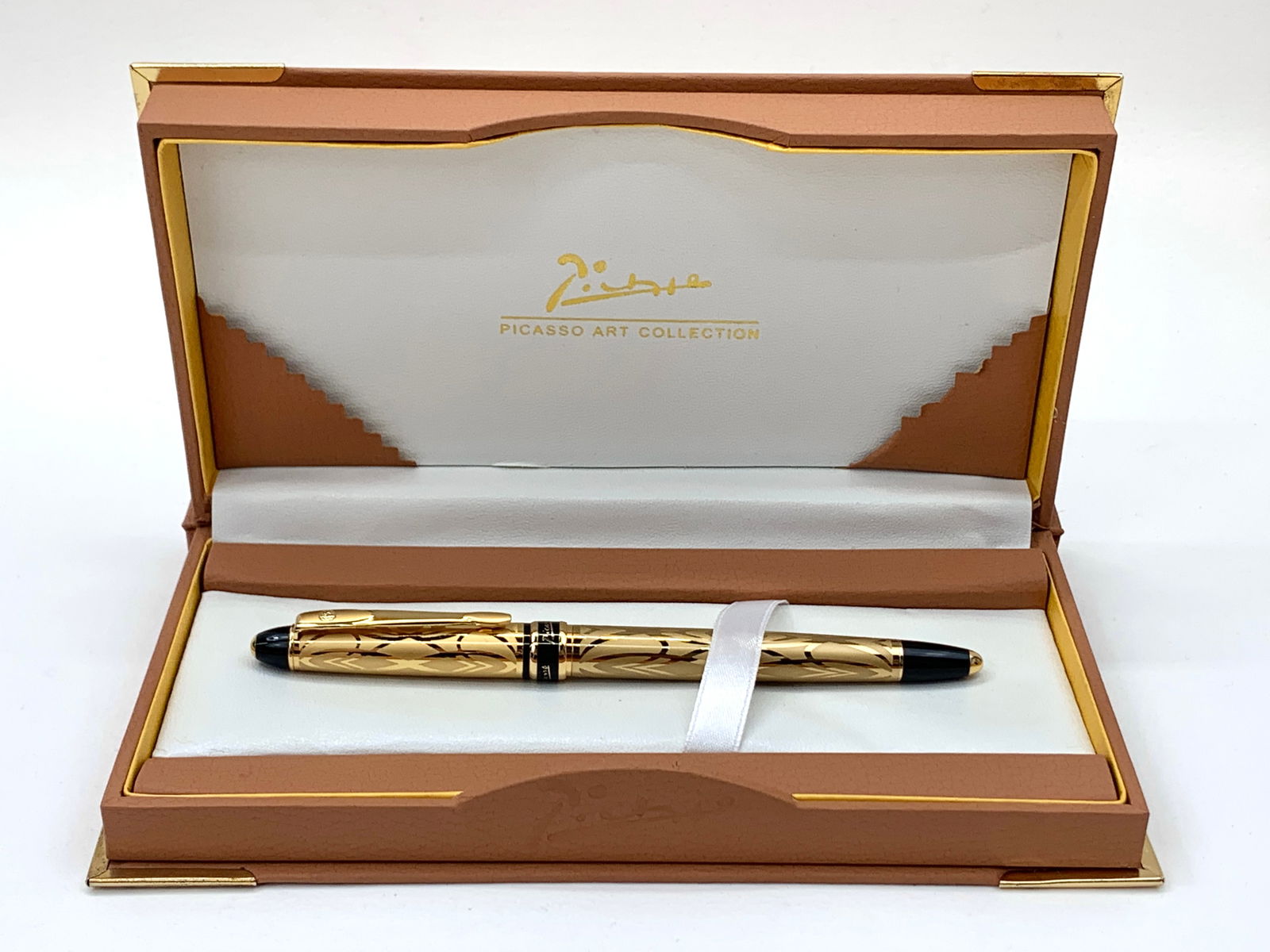 UNUSED Picasso Art Collection Gold and Black Fountain Pen MIB (1 of 9)