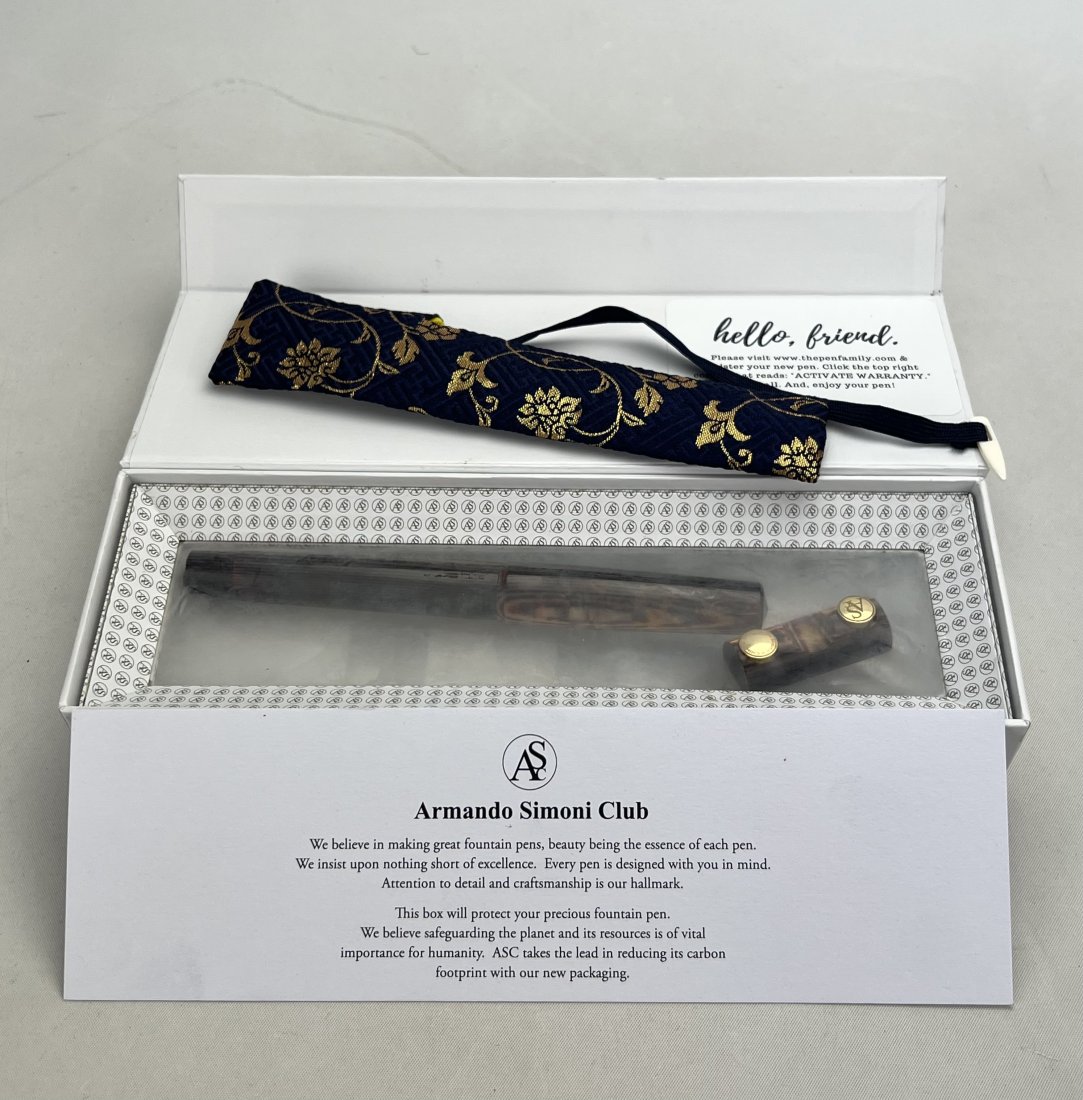 Armando Simoni Club ASC Italy Bologna Extra Minimalist Limited Edition Fountain Pen: Very good, lightly used condition with no defects. Approx. 6 1/4" closed.